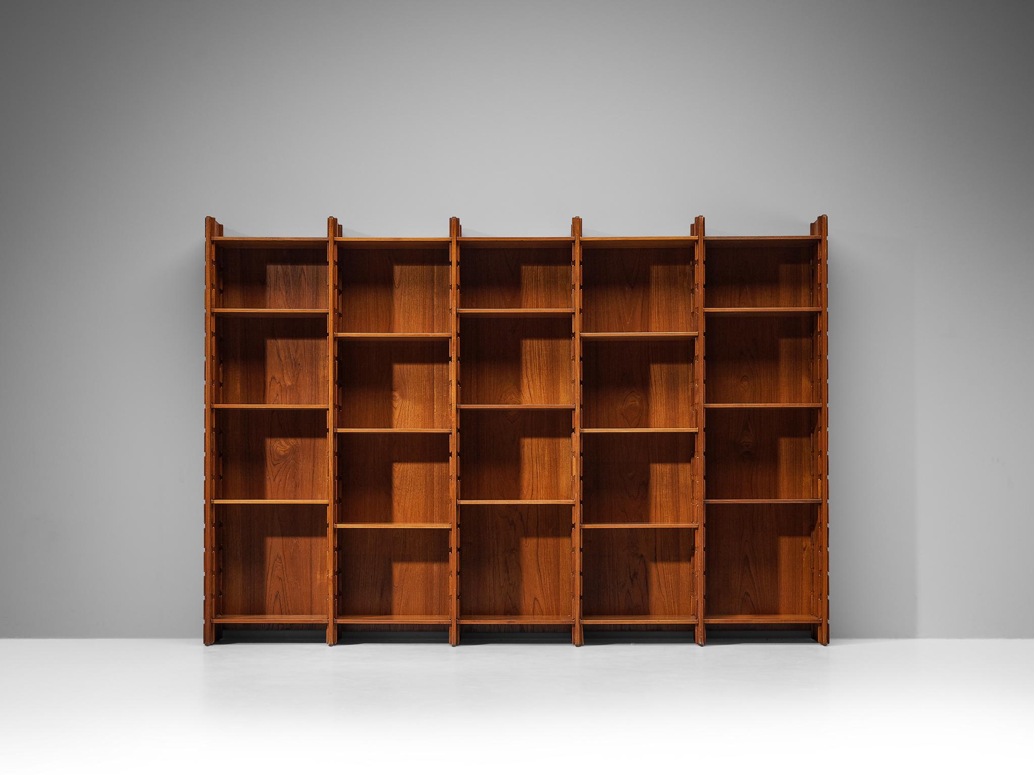 Mid-Century Modern Gianfranco Frattini for Bernini Large Bookcase in Teak For Sale