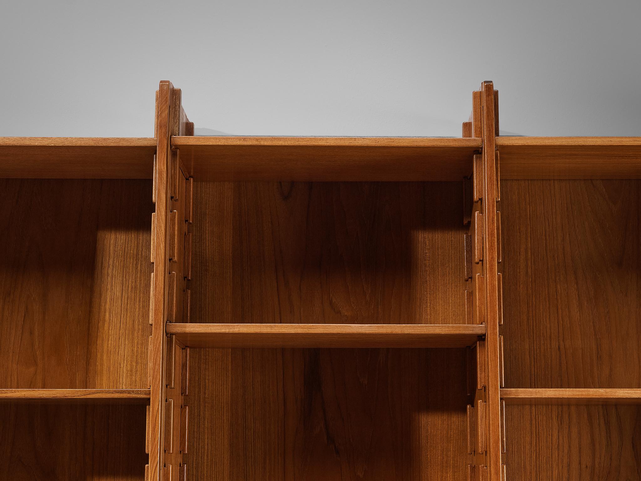 Gianfranco Frattini for Bernini Large Bookcase in Teak In Good Condition In Waalwijk, NL