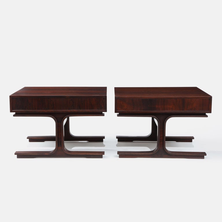 Mid-Century Modern Gianfranco Frattini for Bernini Pair of Rosewood Side or Bedside Tables, 1950s For Sale