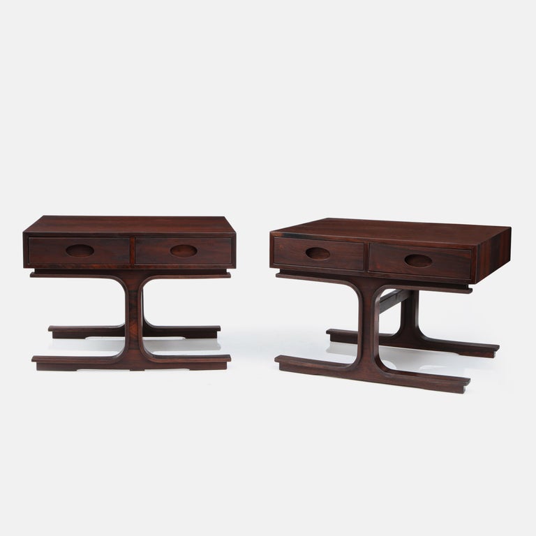 Gianfranco Frattini for Bernini Pair of Rosewood Side or Bedside Tables, 1950s In Good Condition For Sale In New York, NY