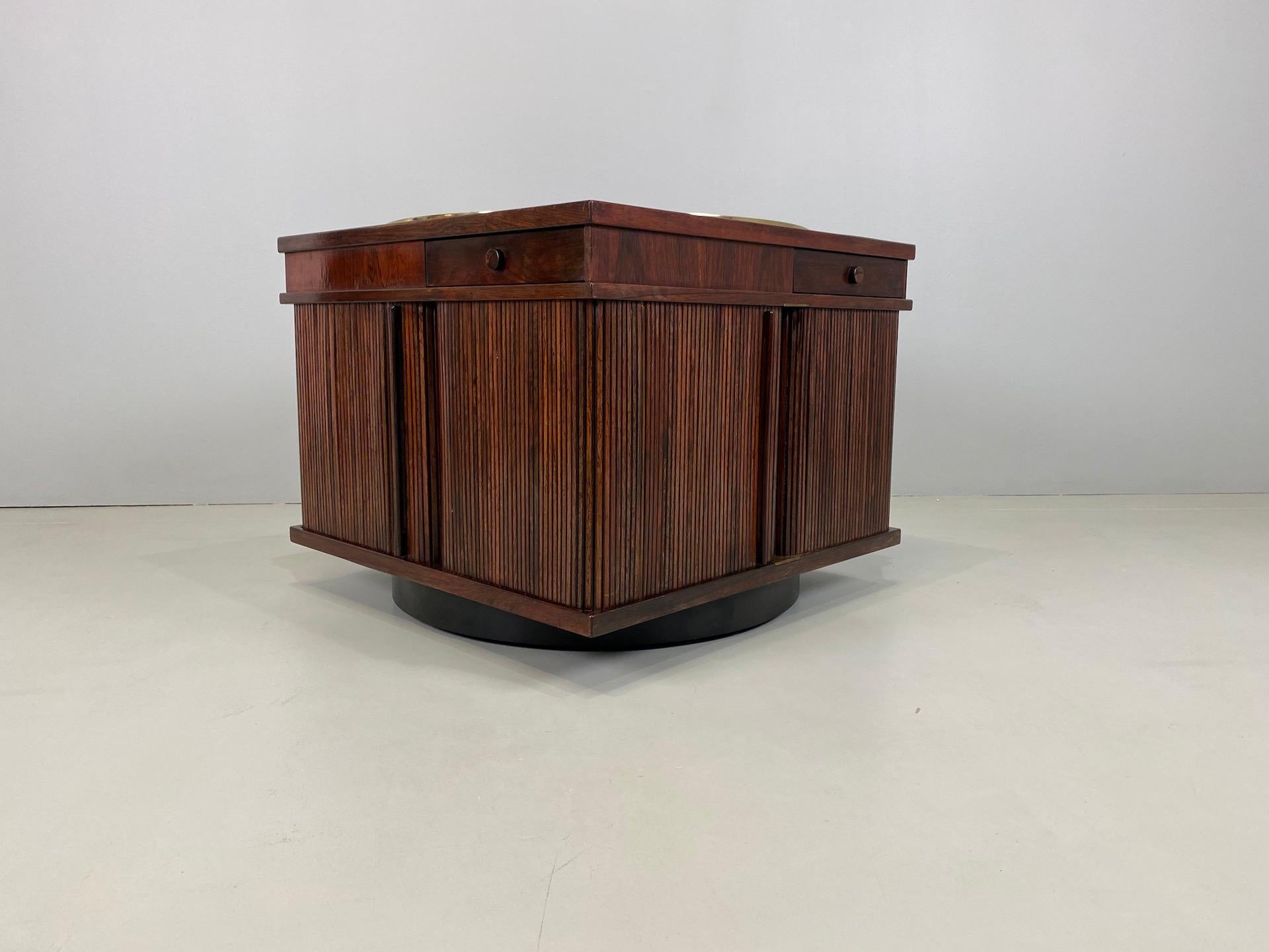 Gianfranco Frattini for Bernini, bar, side table, rosewood, Italy, 1960s. This bar in rosewood is designed by Frattini. It features the typical design traits of Frattini.
Original label.