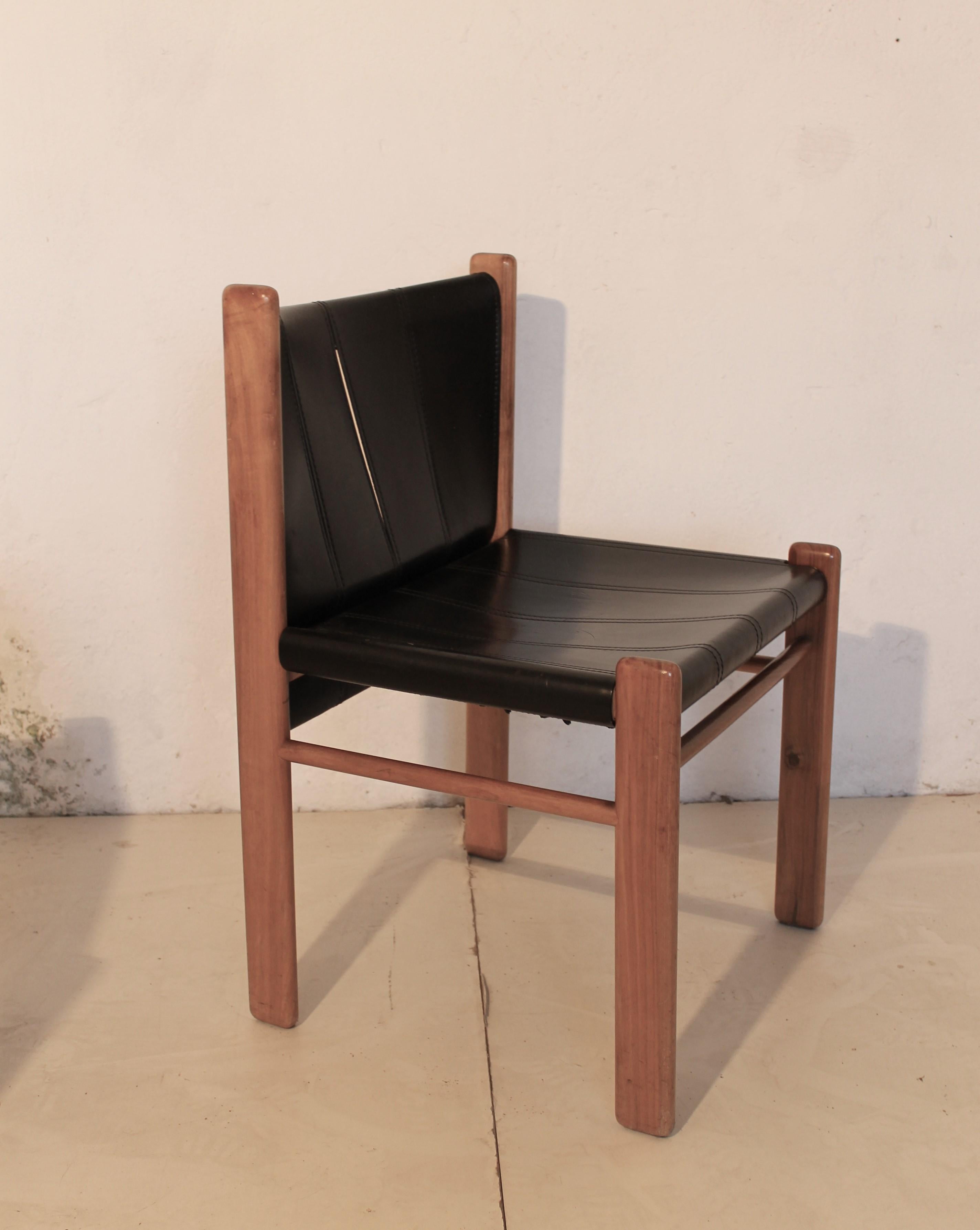 Mid-Century Modern Gianfranco Frattini for Bernini   Walnut and Black Leather Chairs, Italy 1981 For Sale