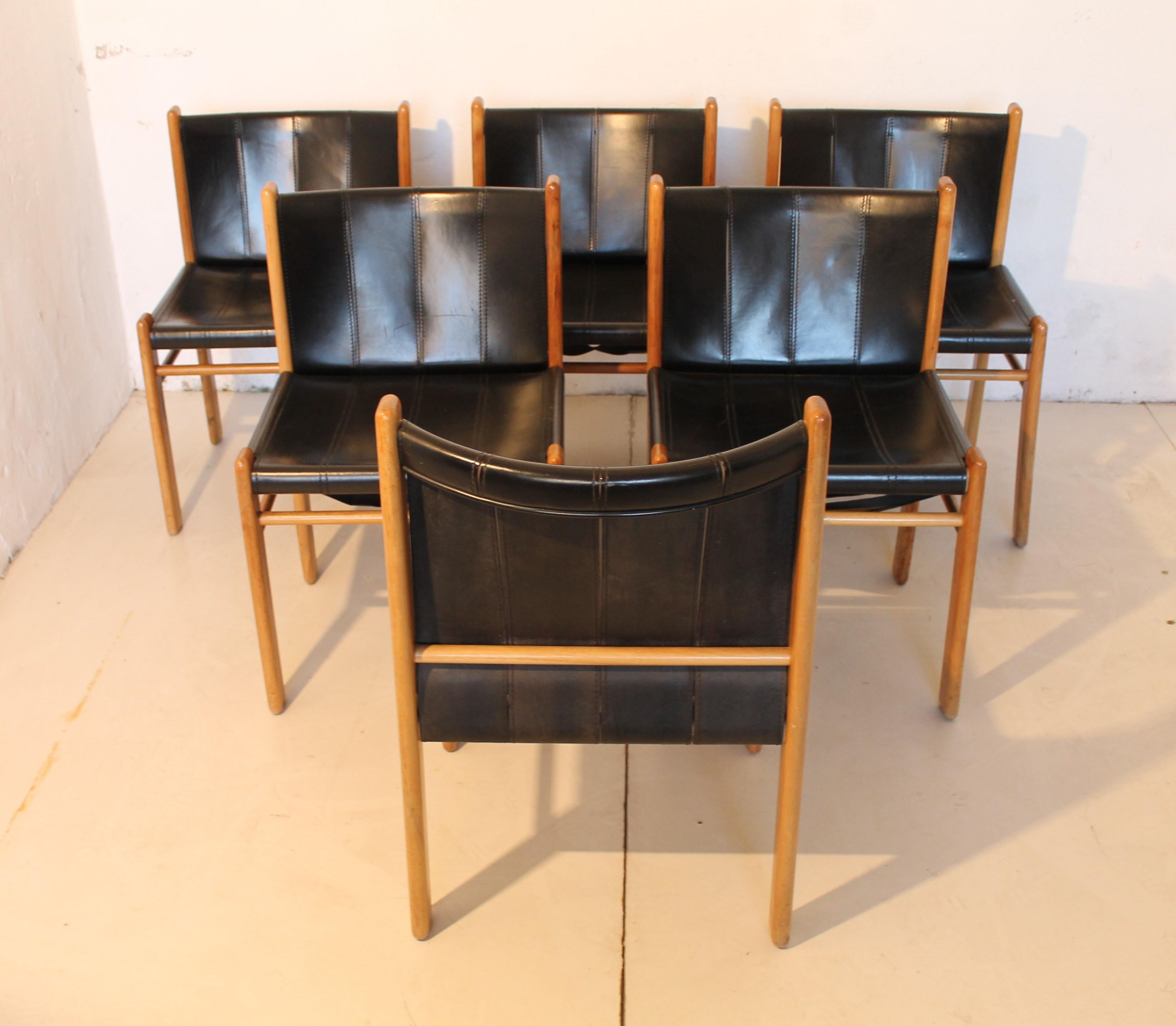 Italian Gianfranco Frattini for Bernini   Walnut and Black Leather Chairs, Italy 1981 For Sale