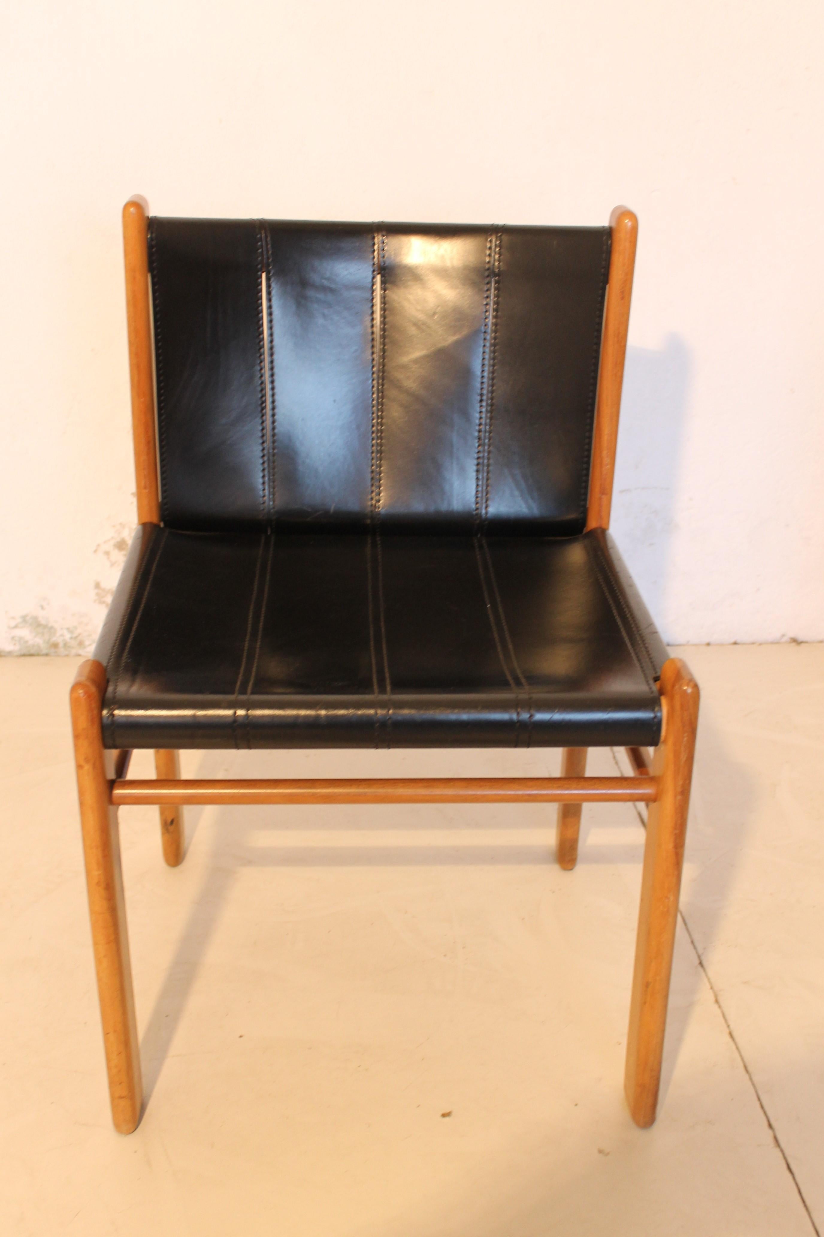 Late 20th Century Gianfranco Frattini for Bernini   Walnut and Black Leather Chairs, Italy 1981 For Sale