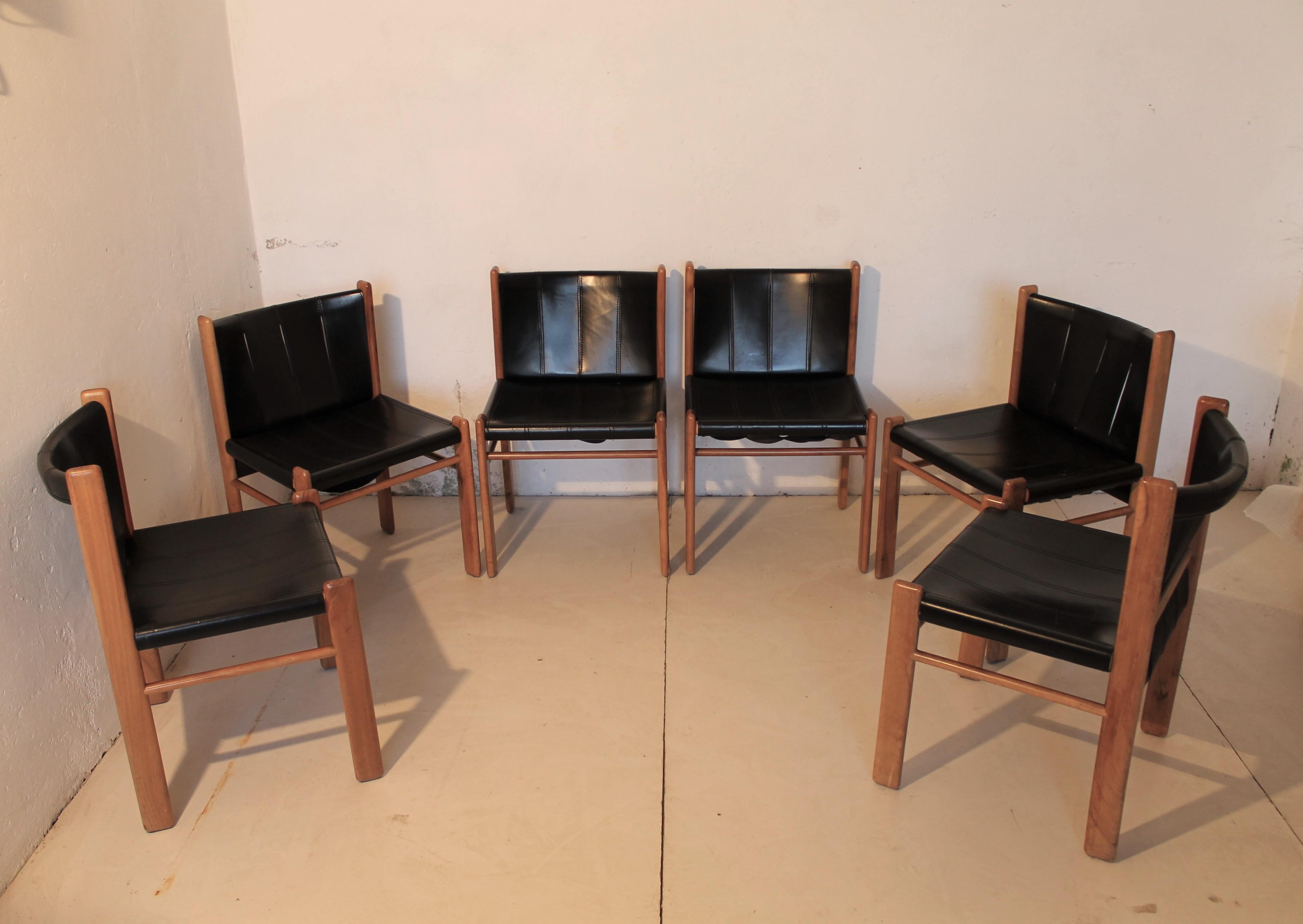Gianfranco Frattini for Bernini   Walnut and Black Leather Chairs, Italy 1981 For Sale 1
