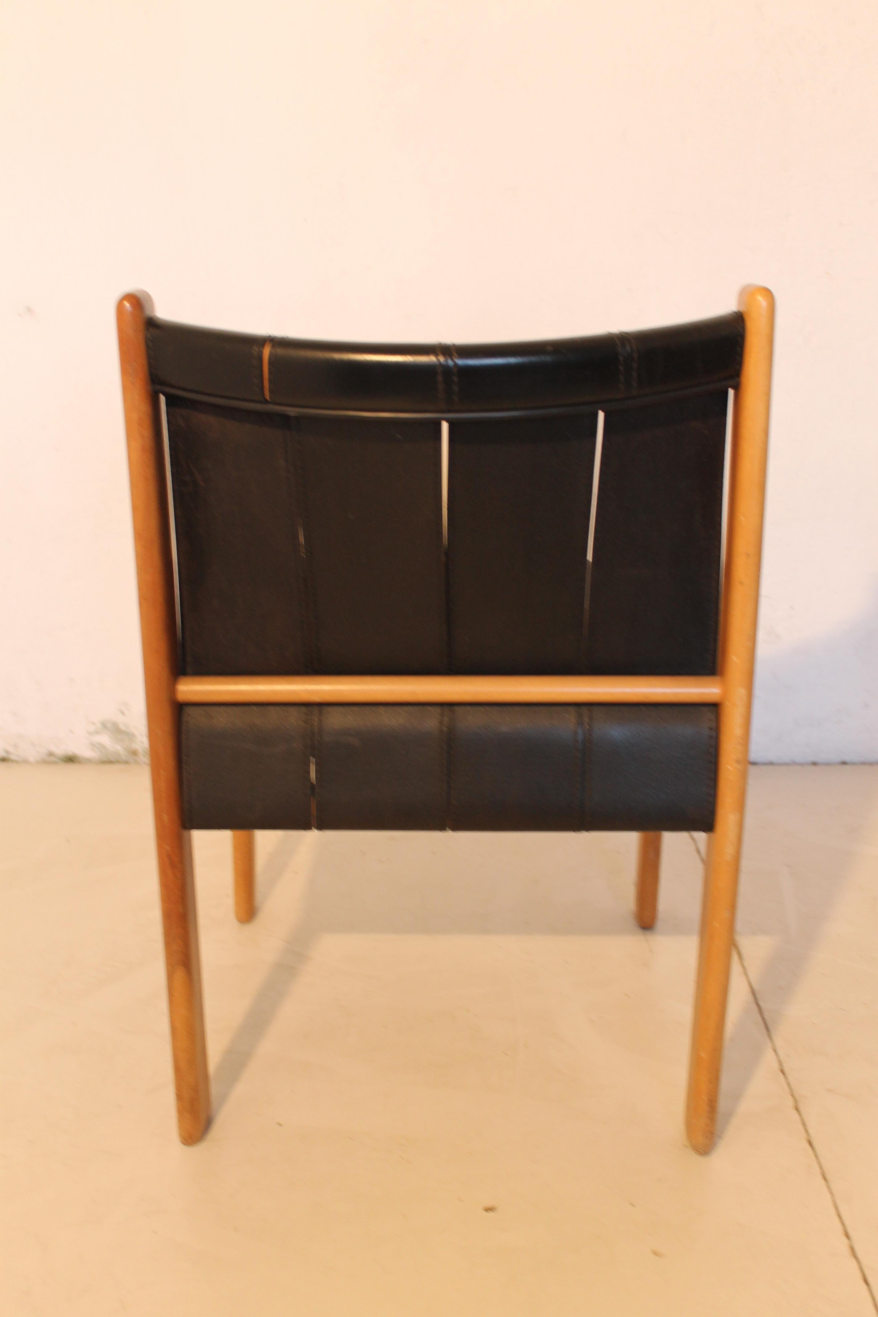 Gianfranco Frattini for Bernini   Walnut and Black Leather Chairs, Italy 1981 For Sale 3