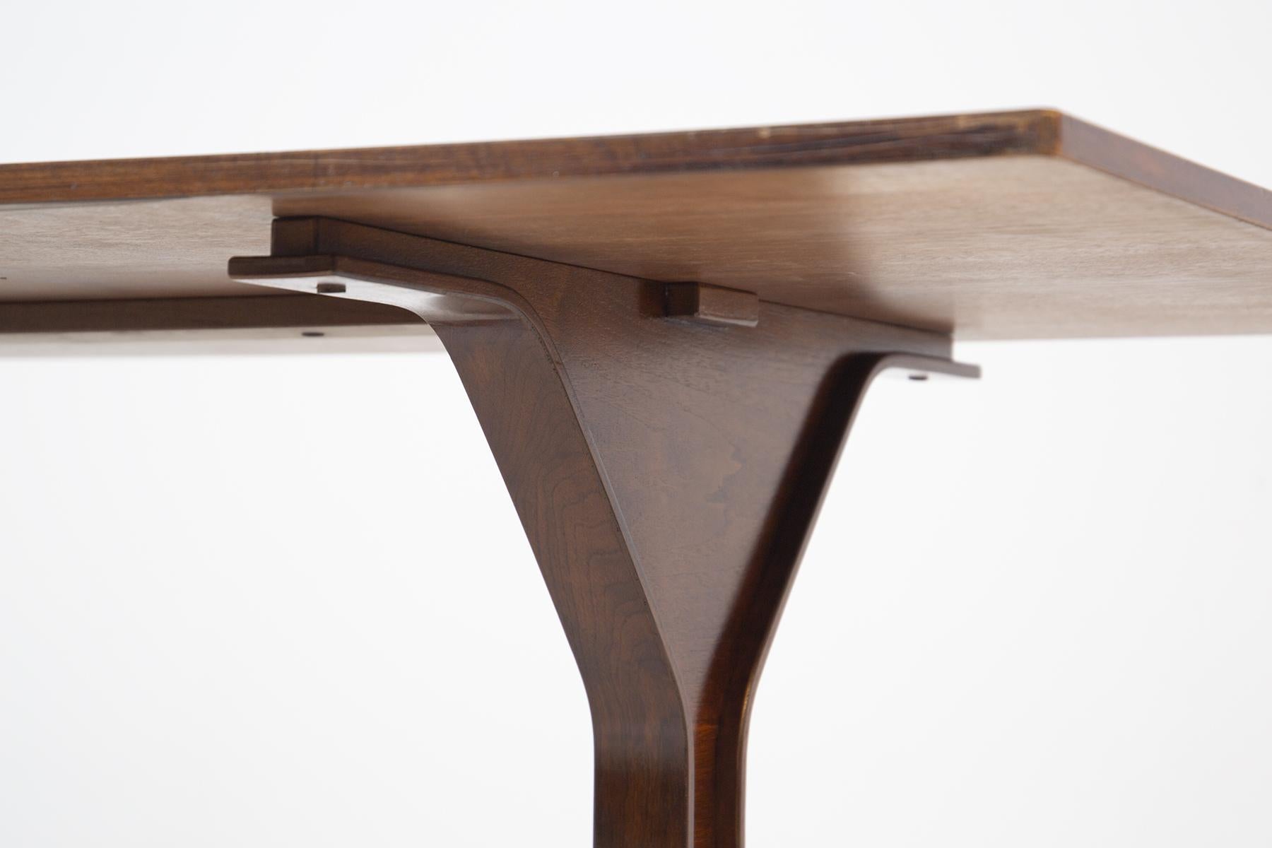 Gianfranco Frattini for Bernini Table in Walnut, Original Label, 1960s In Good Condition In Milano, IT