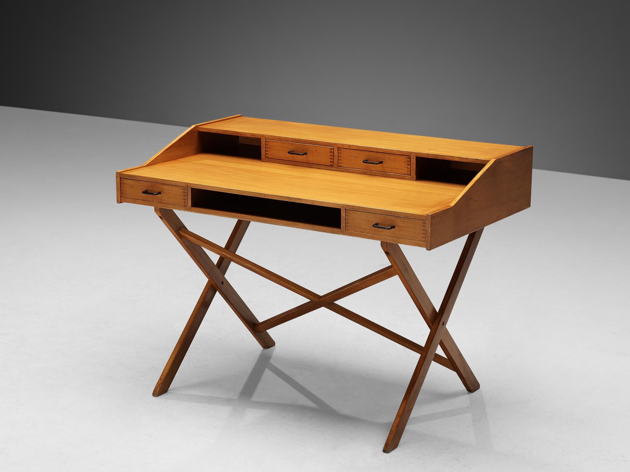 Gianfranco Frattini for Cantieri Carugati, writing desk, cherry, metal, Italy, 1958

This piece of furniture is based on a solid construction featuring straight lines and right-angled shapes. Functionality comes into play through the availability of