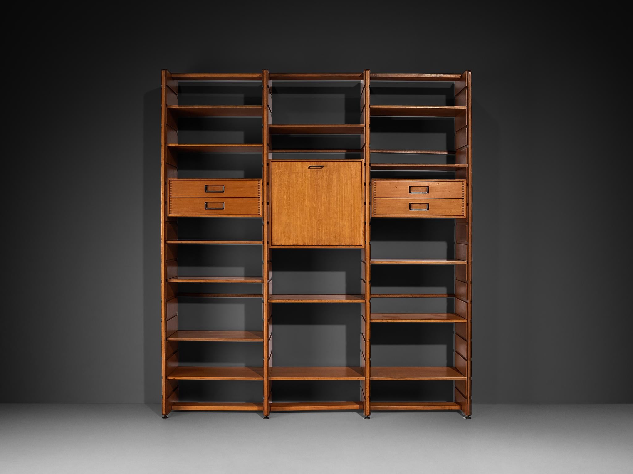 Italian Gianfranco Frattini for Cantieri Carugati Large Library in Walnut For Sale
