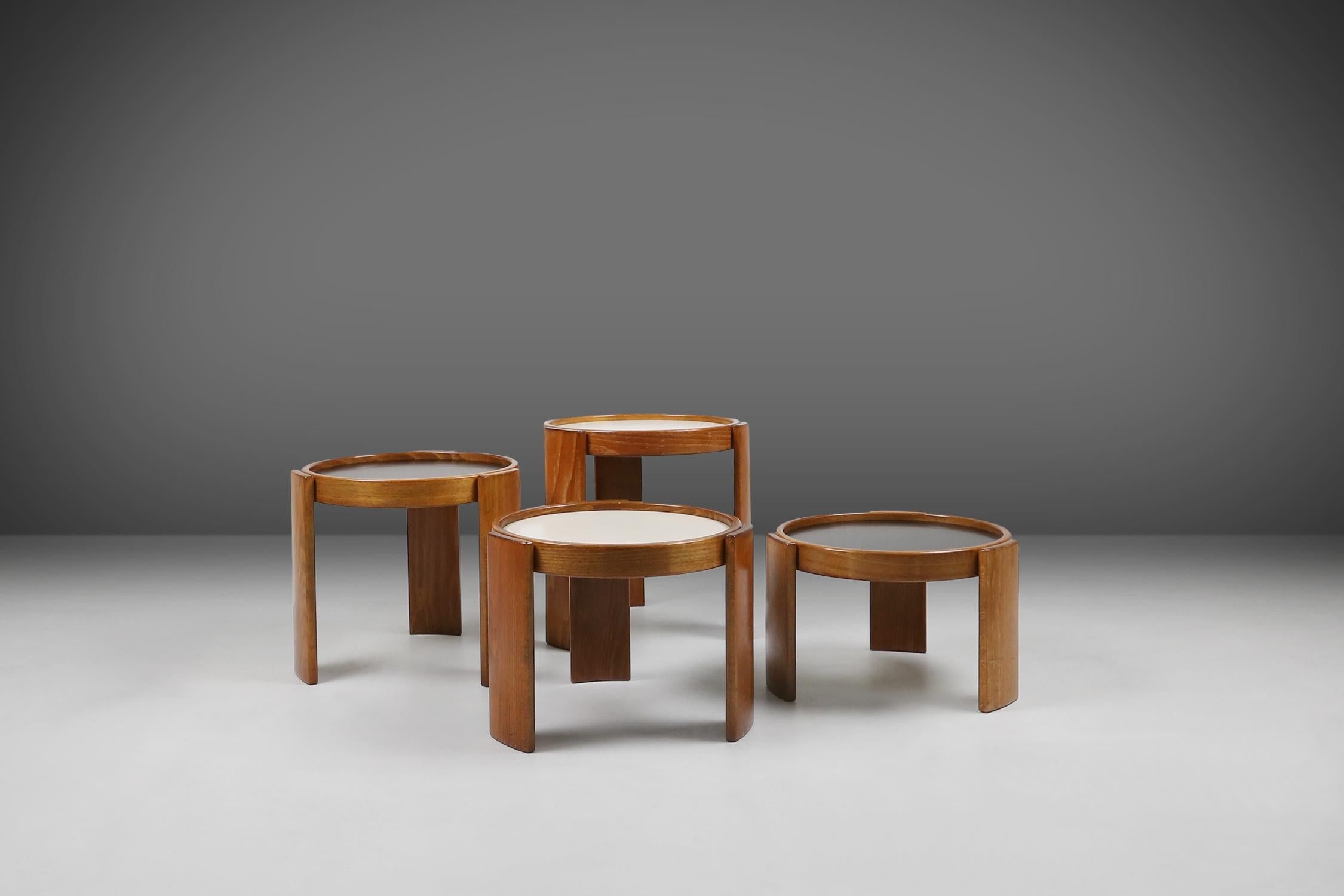 Italian Gianfranco Frattini for Casina, Italy, 1966, early edition wooden nesting tables For Sale
