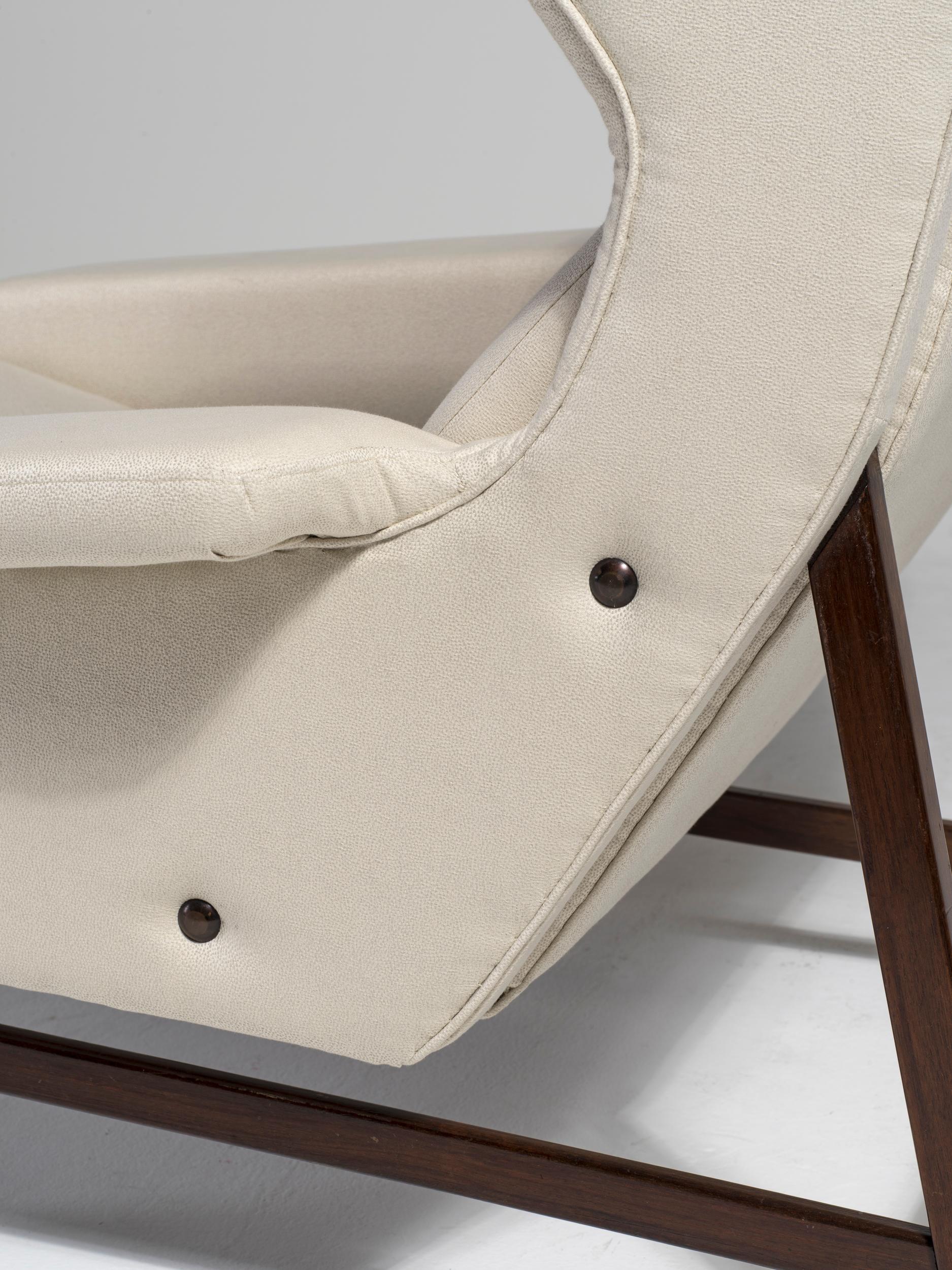 Mid-Century Modern Gianfranco Frattini for Cassina 877 Lounge Chair in White Fabric For Sale