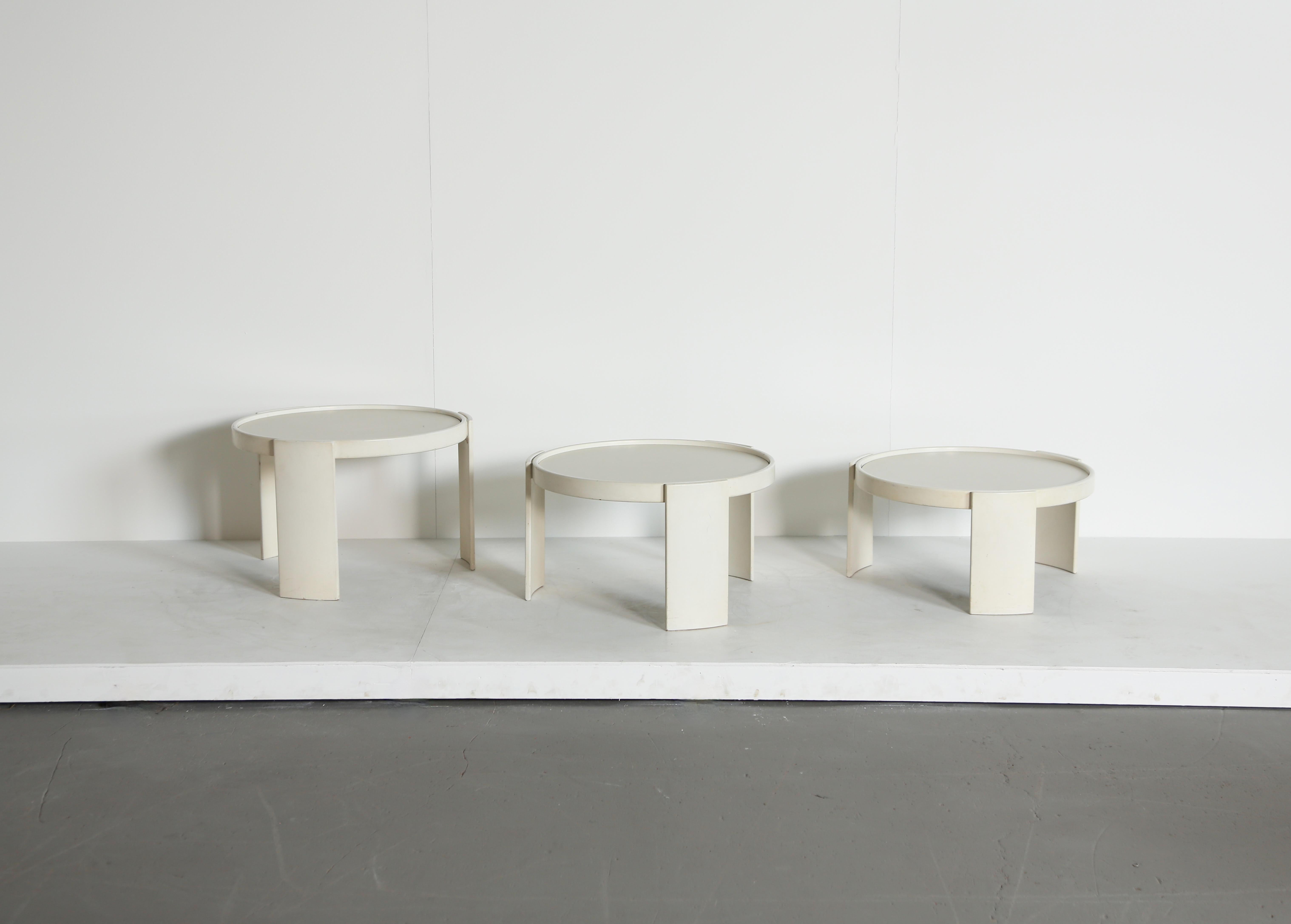 Gianfranco Frattini stacking nest of three tables for Cassina, Italy, 1970s.  Rare white version in larger, wider size.  Wooden frames in original white paint with reversible laminate tops (reversible from black to white). With remenants of makers