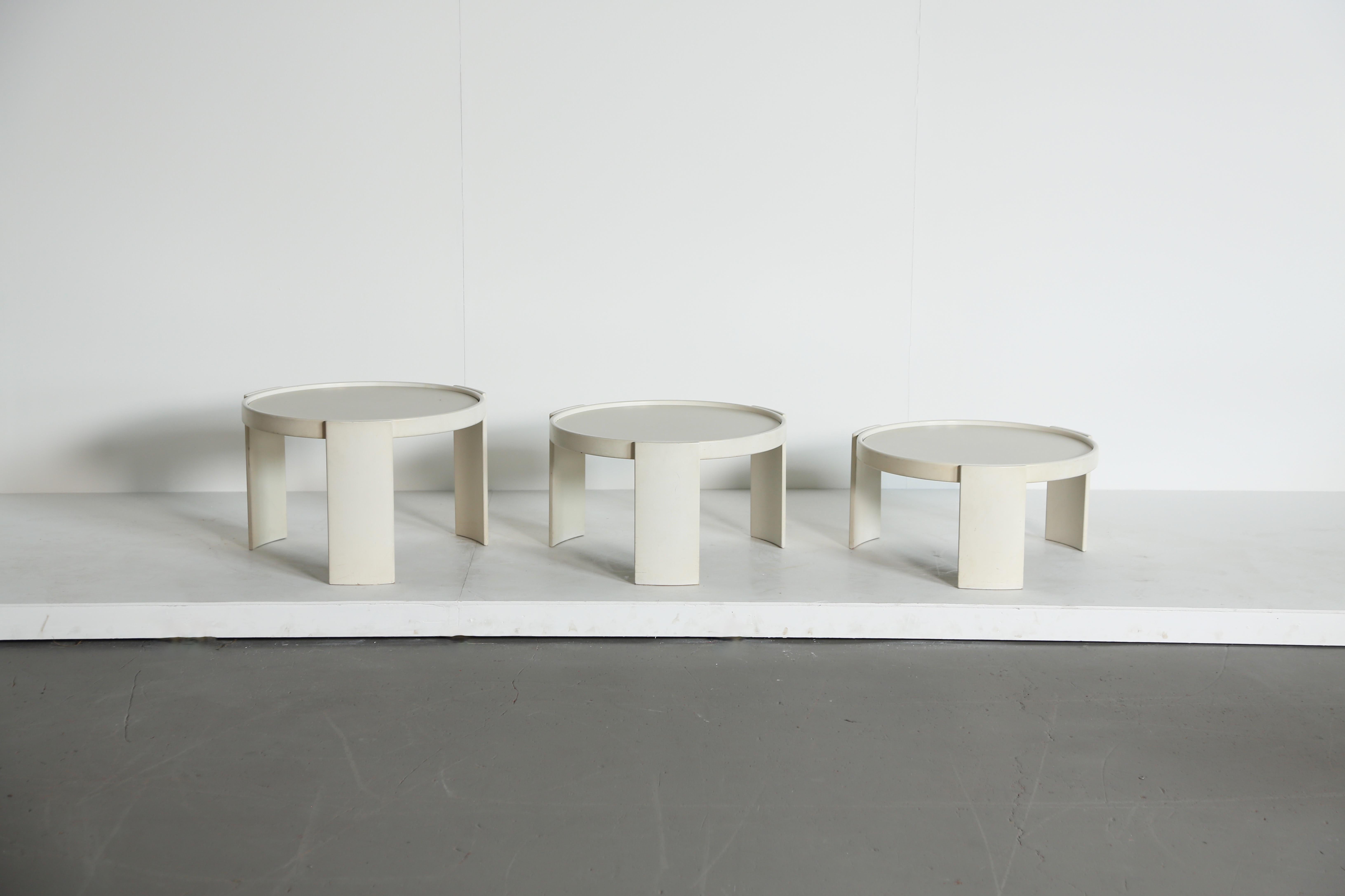 Mid-Century Modern Gianfranco Frattini for Cassina Large Nesting / Stacking Tables, Italy, 1970s For Sale
