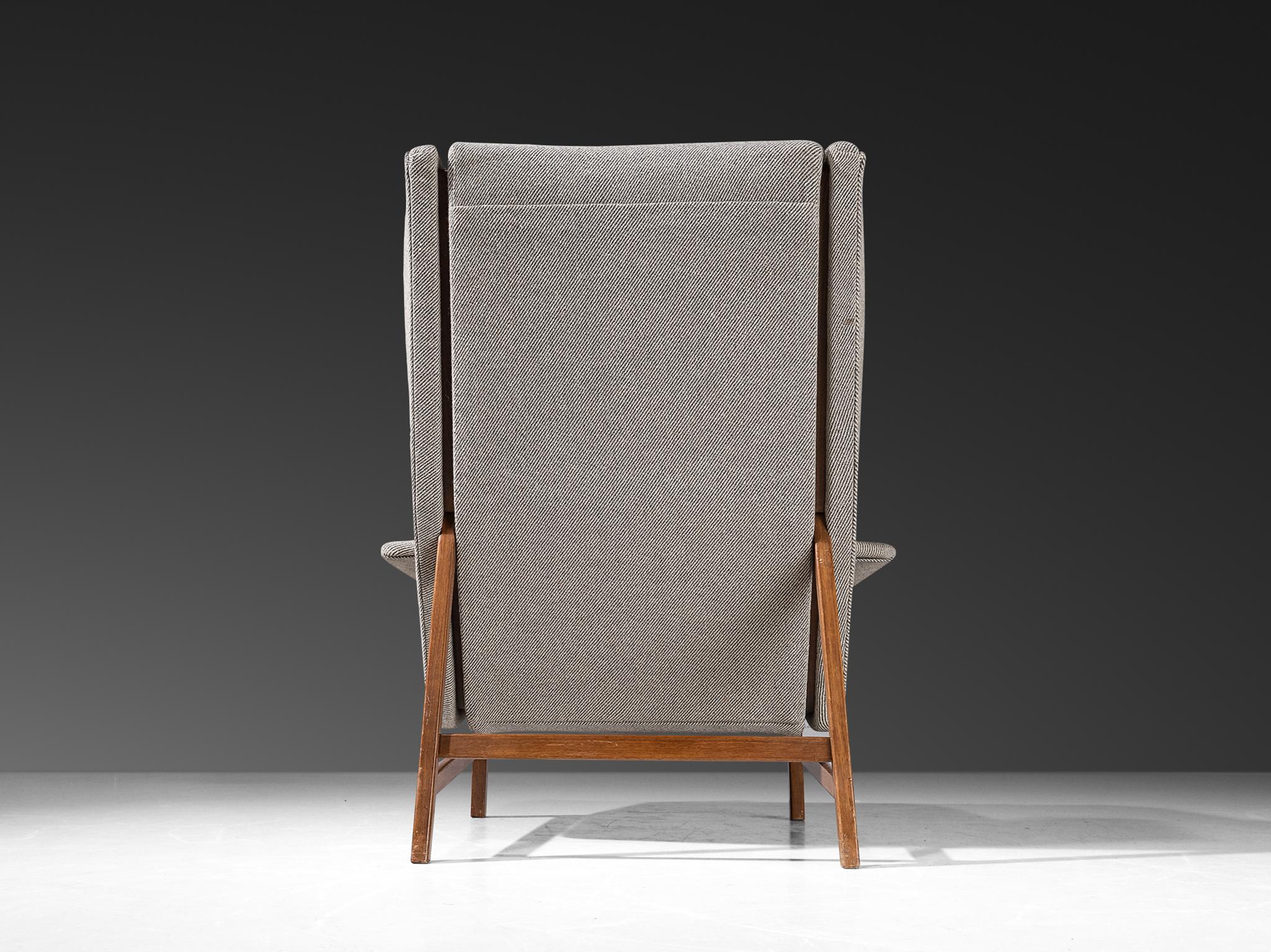 Gianfranco Frattini für Cassina Loungesessel aus grauer Wolle und Walnuss im Angebot 4