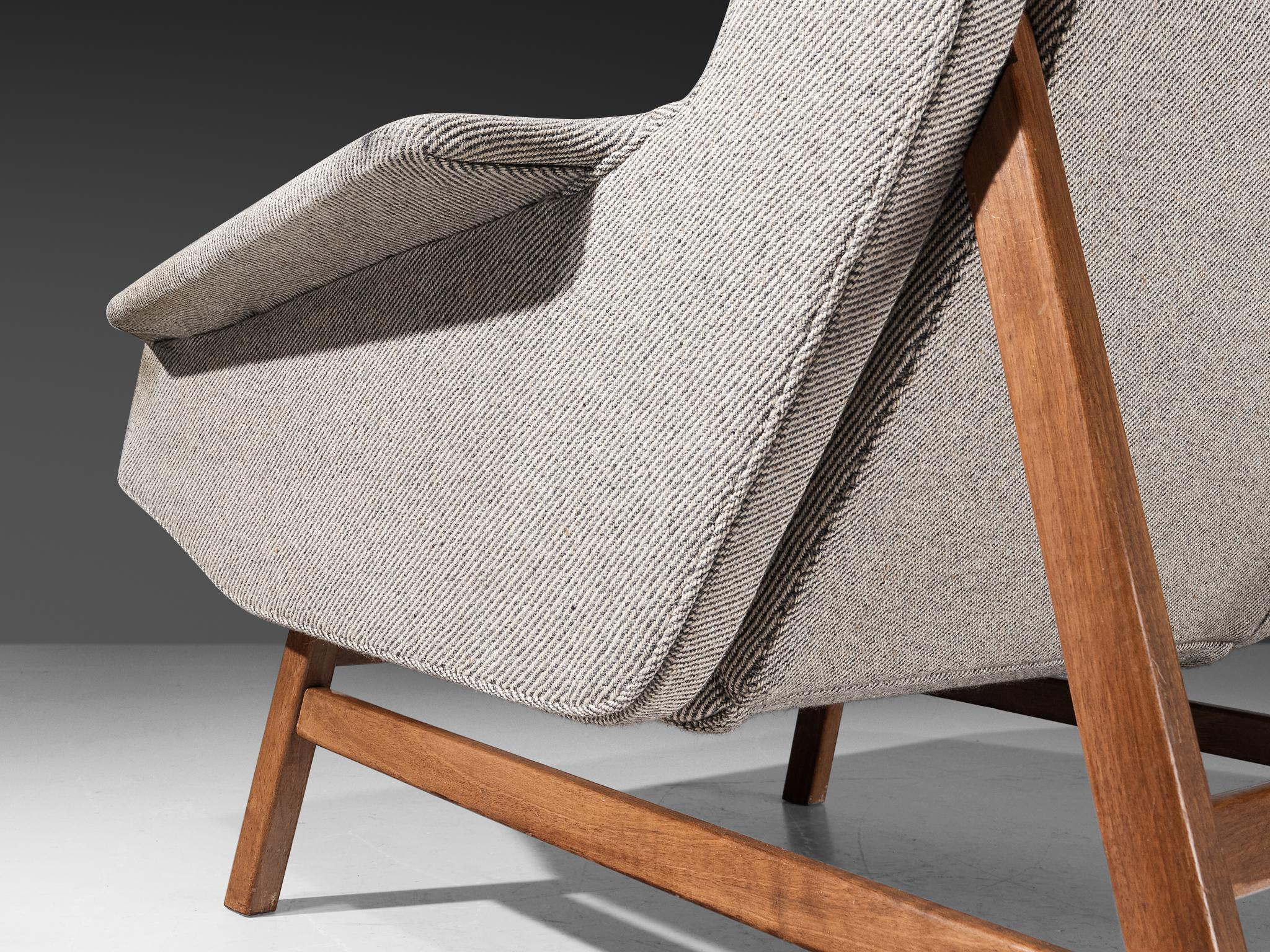 Gianfranco Frattini für Cassina Loungesessel aus grauer Wolle und Walnuss im Angebot 3