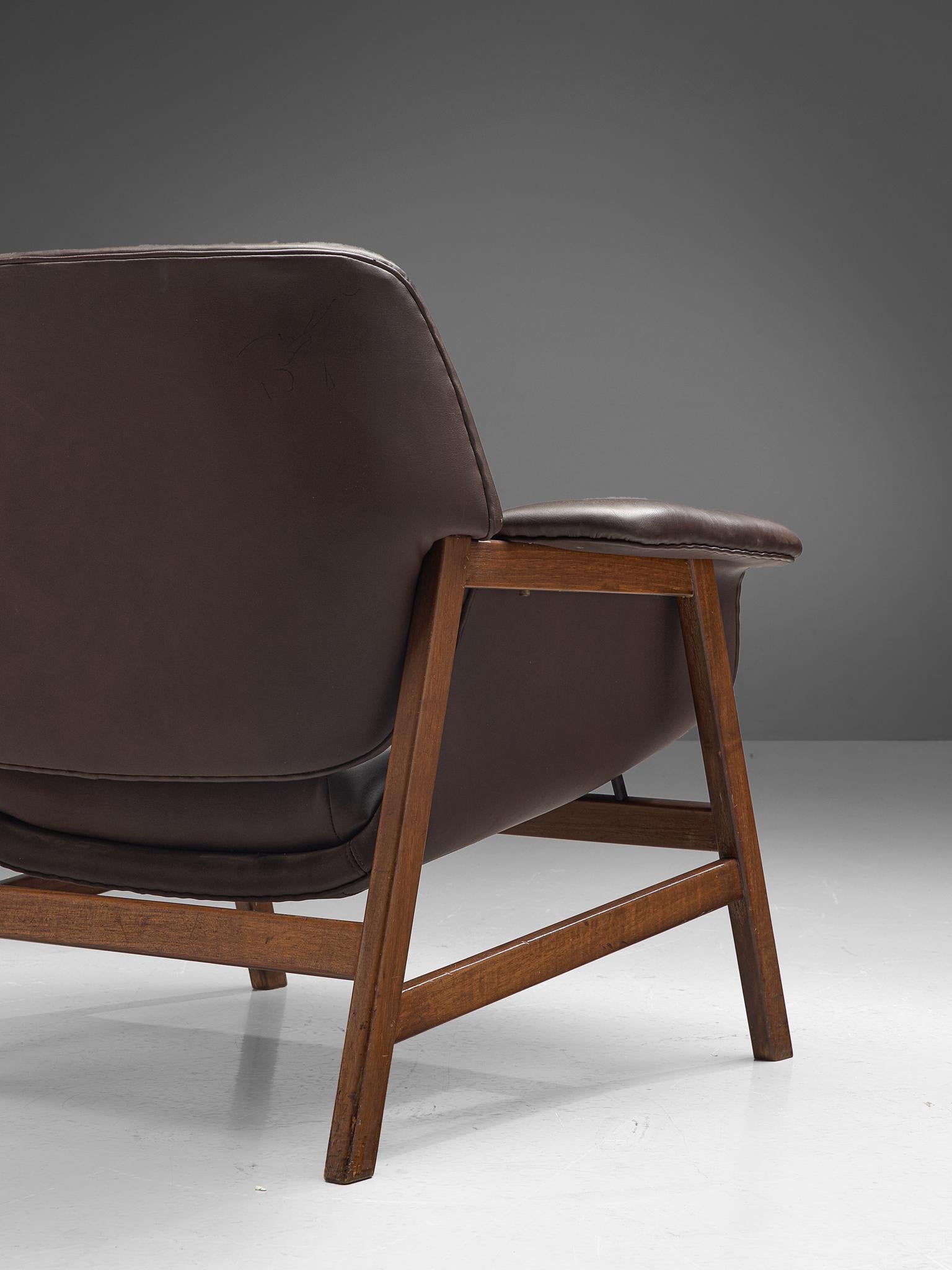 Gianfranco Frattini for Cassina Pair of Lounge chairs '849' in Walnut In Good Condition In Waalwijk, NL