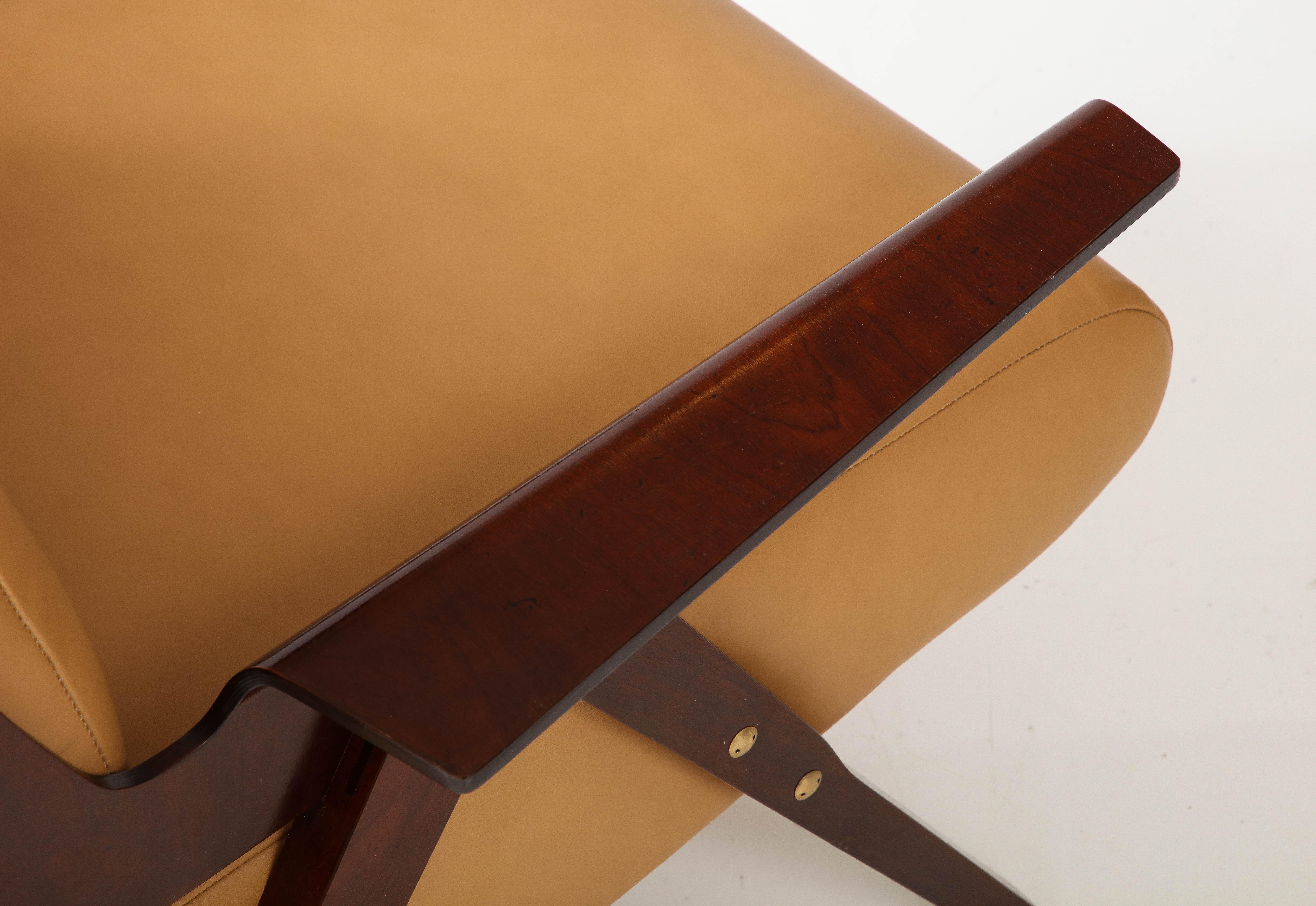Gianfranco Frattini for Cassina Rare Pair of Mahogany Lounge Chairs Model 831 1