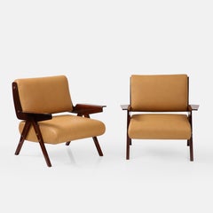Gianfranco Frattini for Cassina Rare Pair of Mahogany Lounge Chairs Model 831