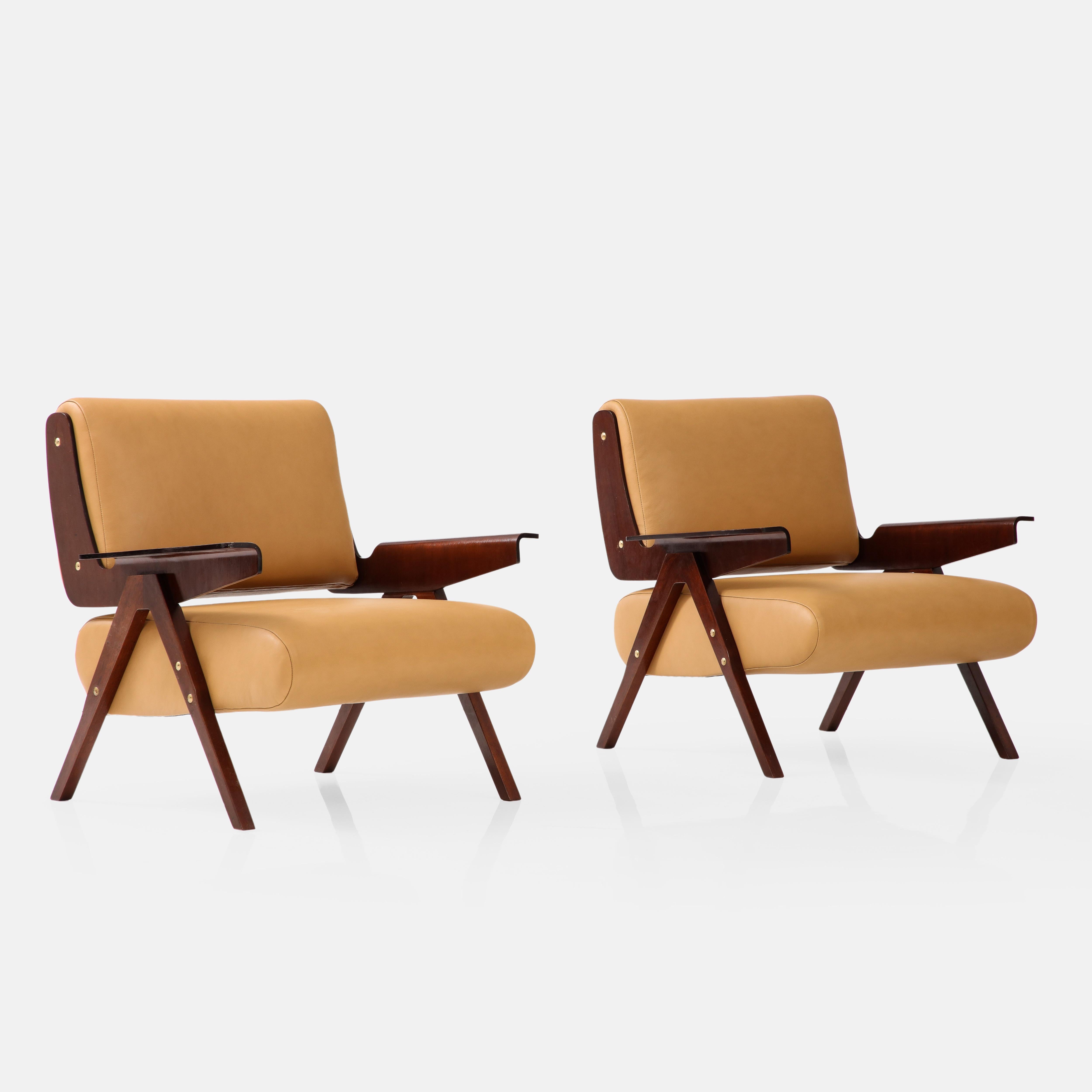 Mid-Century Modern Paire de fauteuils de salon en acajou rares de Gianfranco Frattini pour Cassina, modèle 831 en vente