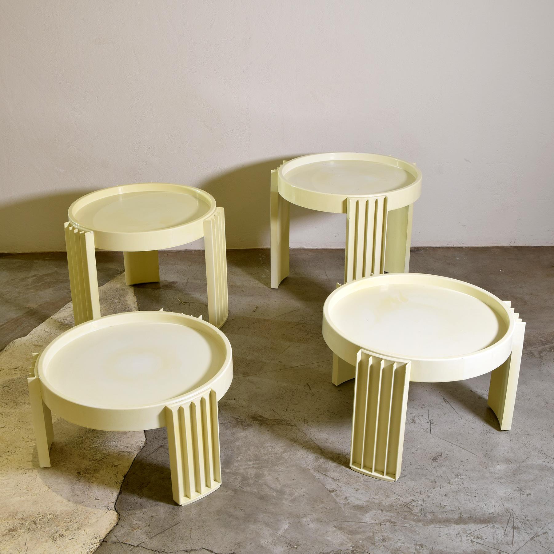 Italian Gianfranco Frattini for Cassina set of four coffee tables late 60s. For Sale