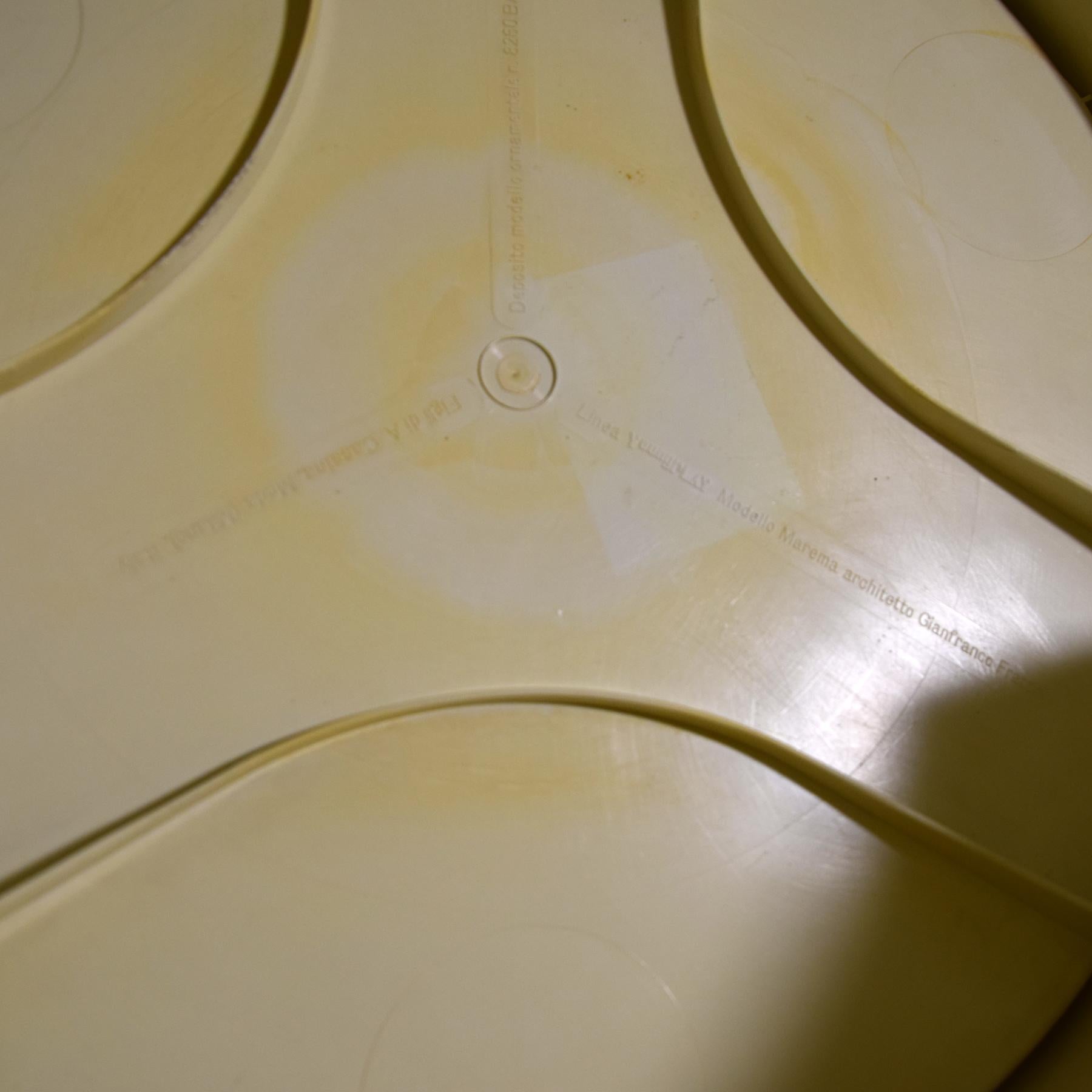 Plastic Gianfranco Frattini for Cassina set of four coffee tables late 60s. For Sale