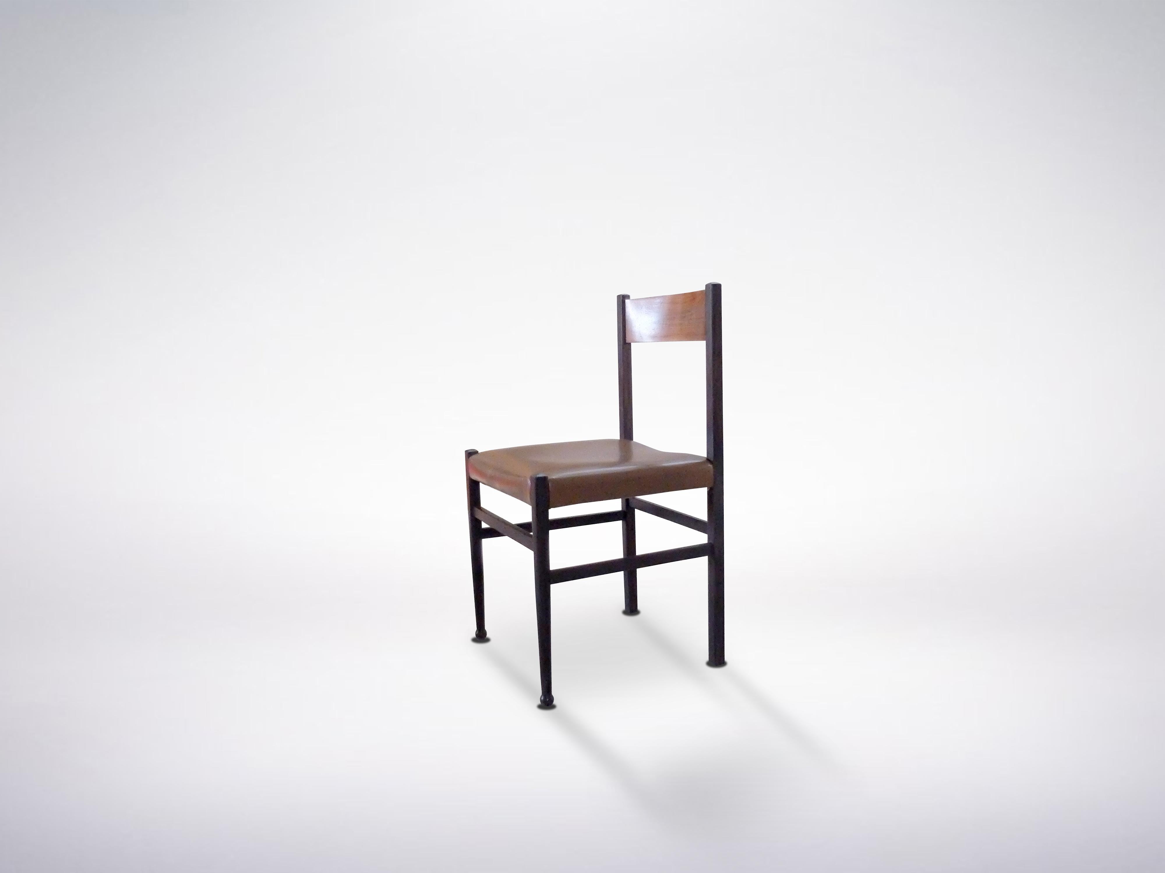 Gianfranco Frattini, ensemble de 4 chaises en bois de style italien moderne du milieu du siècle, années 1950 Bon état - En vente à Milan, IT