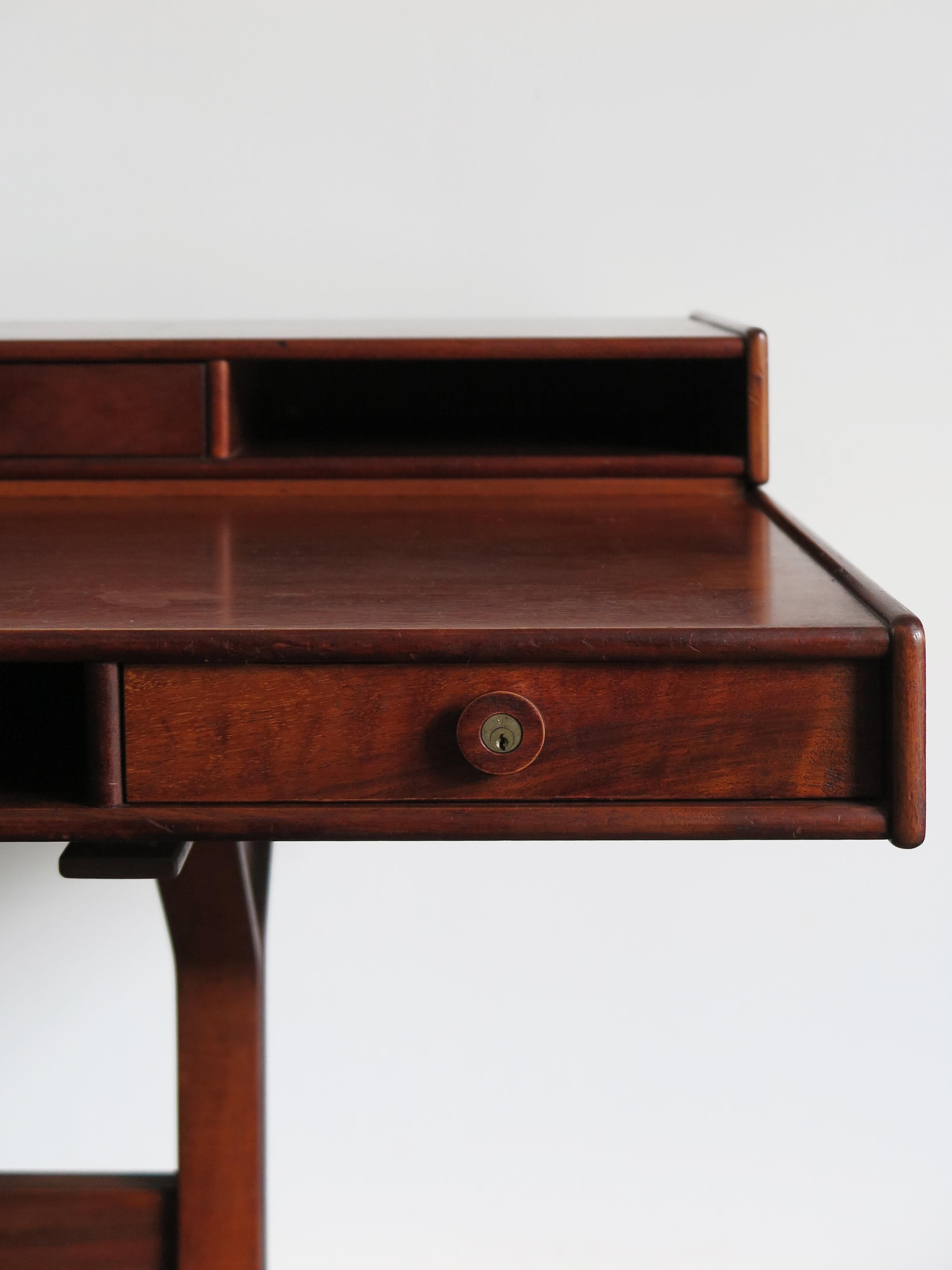 Gianfranco Frattini Italian Midcentury Wood Desk for Bernini, 1950s 5