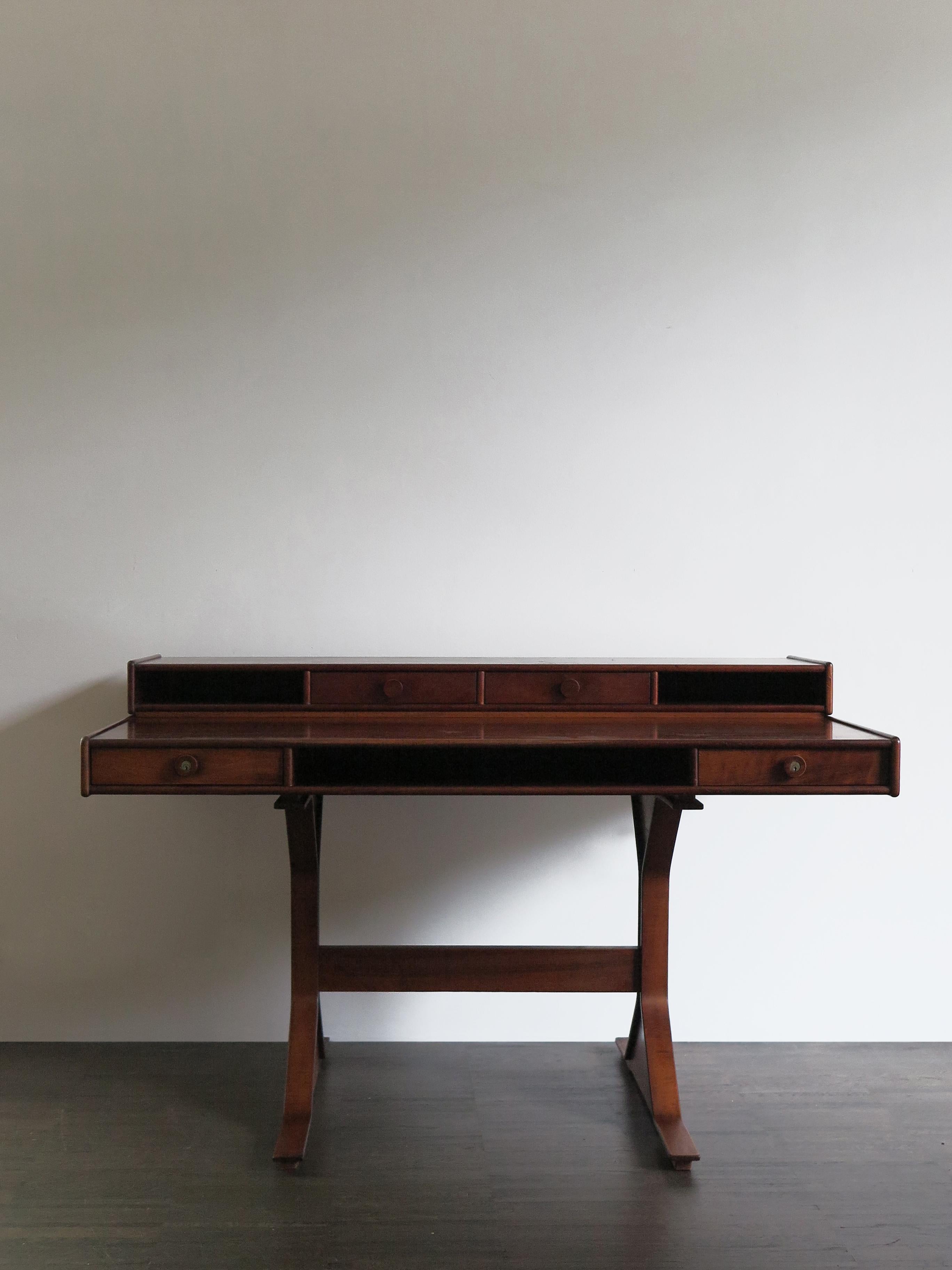 Gianfranco Frattini Italian Midcentury Wood Desk for Bernini, 1950s In Good Condition In Reggio Emilia, IT
