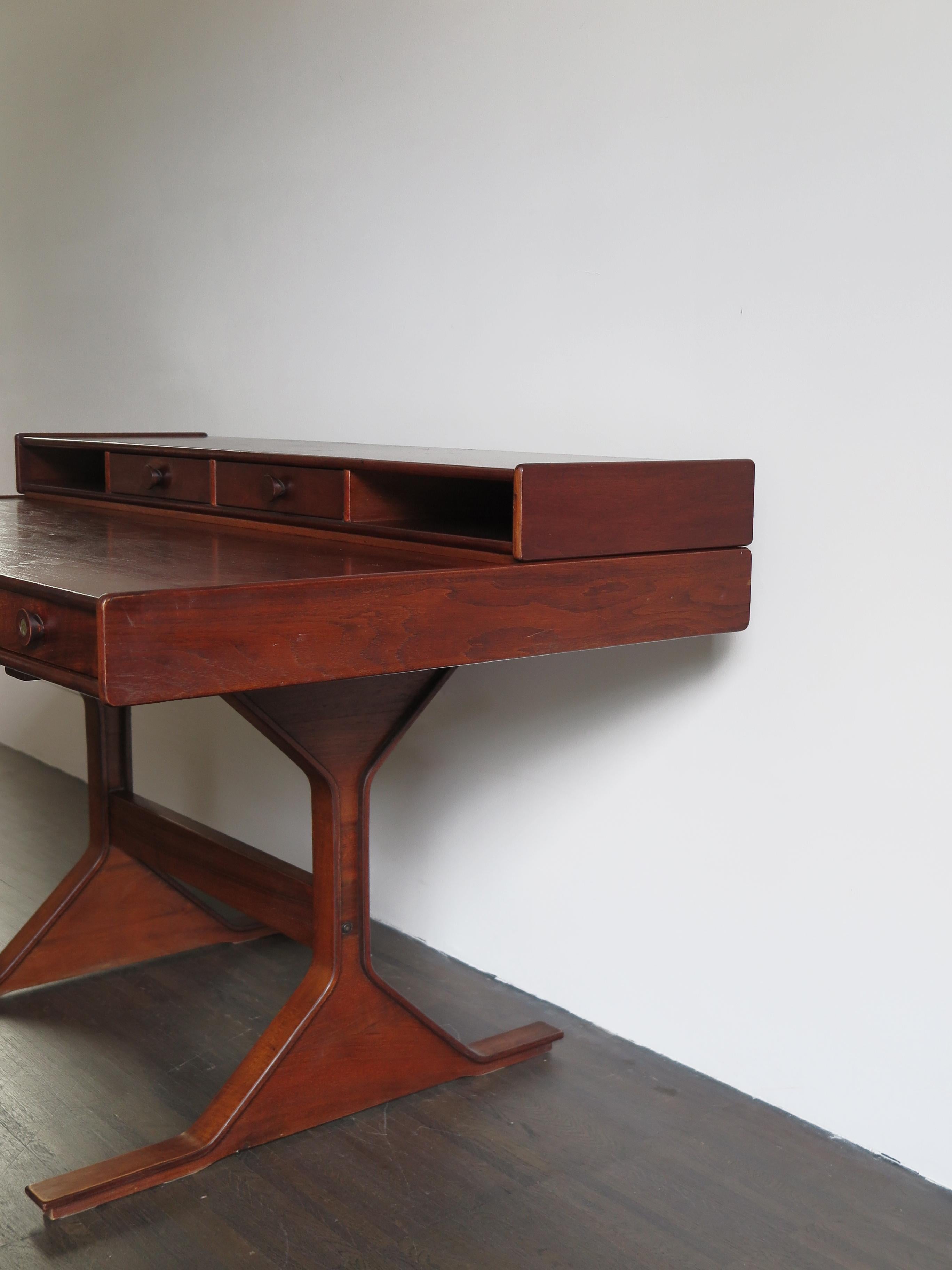 Mid-20th Century Gianfranco Frattini Italian Midcentury Wood Desk for Bernini, 1950s