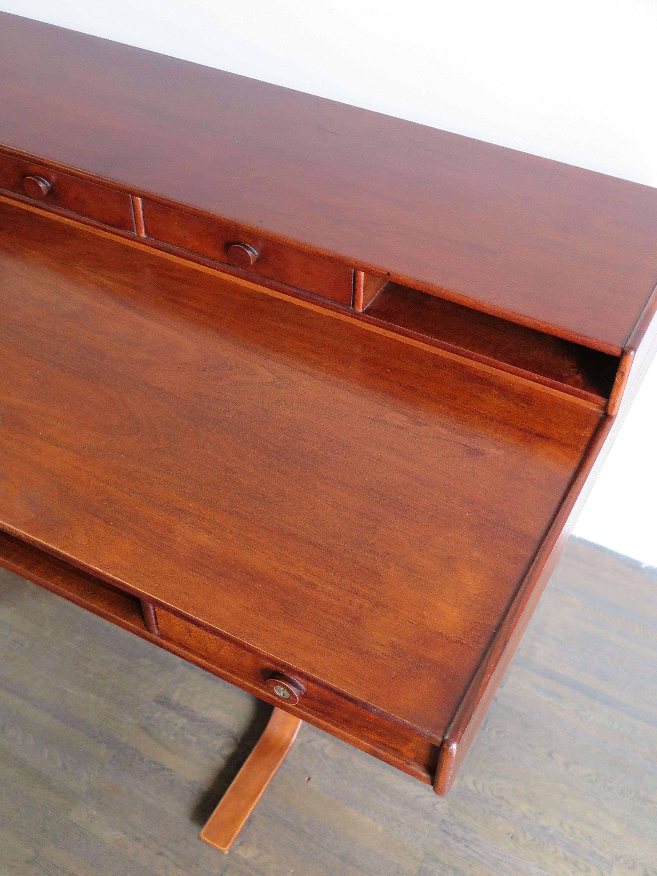 Gianfranco Frattini Italian Midcentury Wood Desk for Bernini, 1950s 4