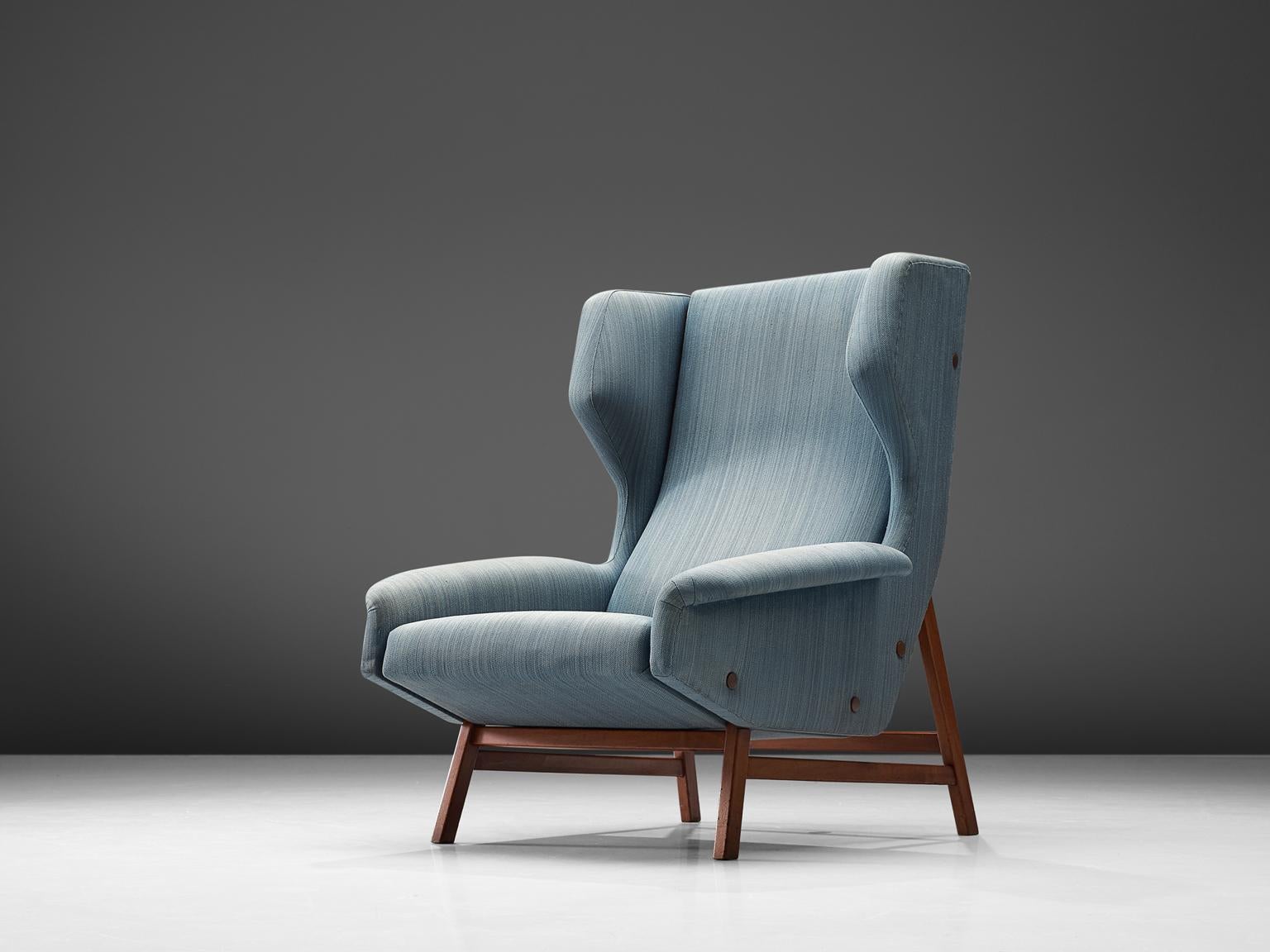 Gianfranco Frattini for Cassina, lounge chair model 877, blu fabric and teak, Italy, circa 1959.

Sturdy and voluminous lounge chair in blue original fabric. This wingback chair shows nice details and elegant lines. The buttons on the outside of the