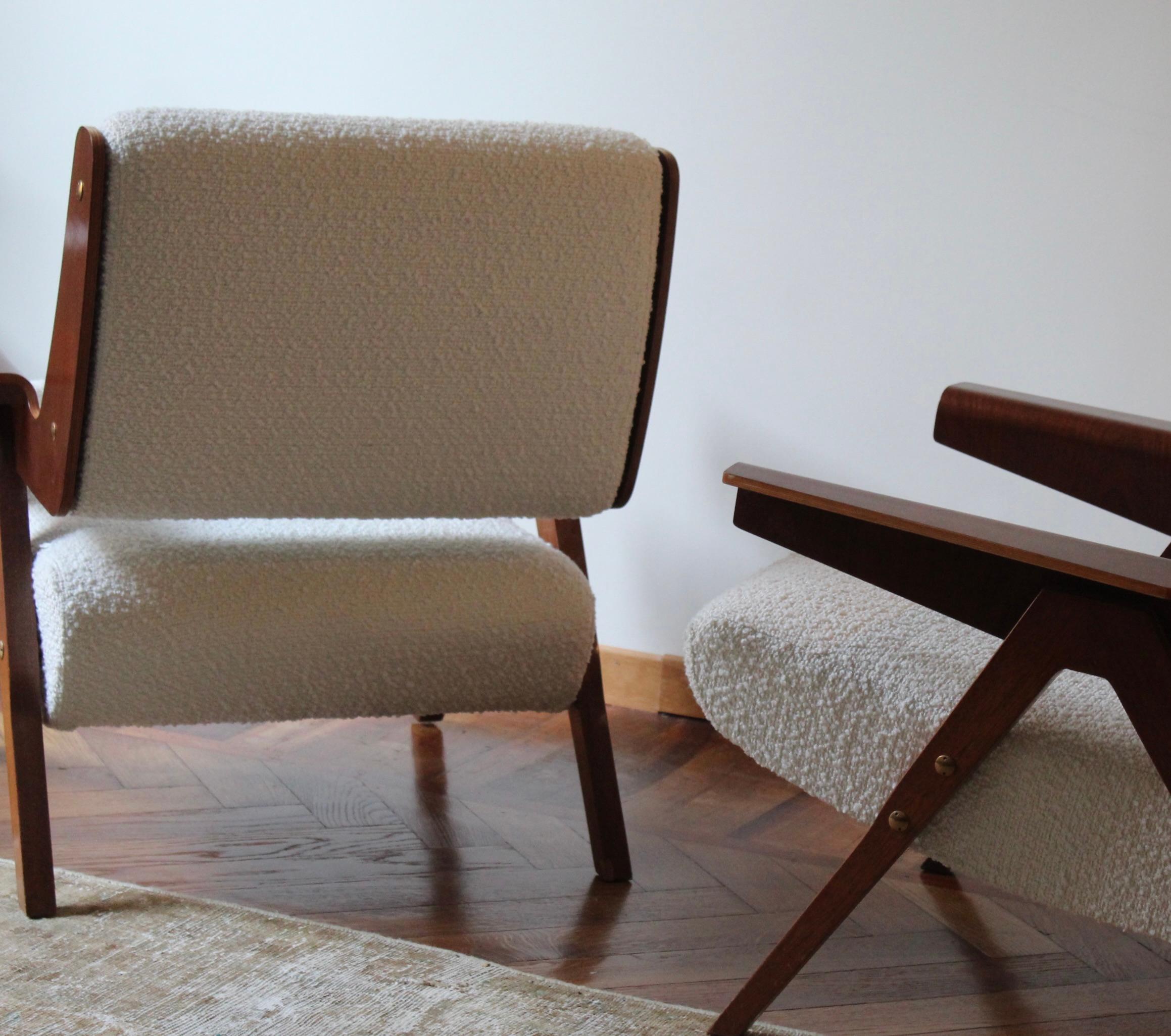 Italian Gianfranco Frattini, Lounge Chairs Plywood, White Fabric, Cassina Italy, C. 1955 For Sale