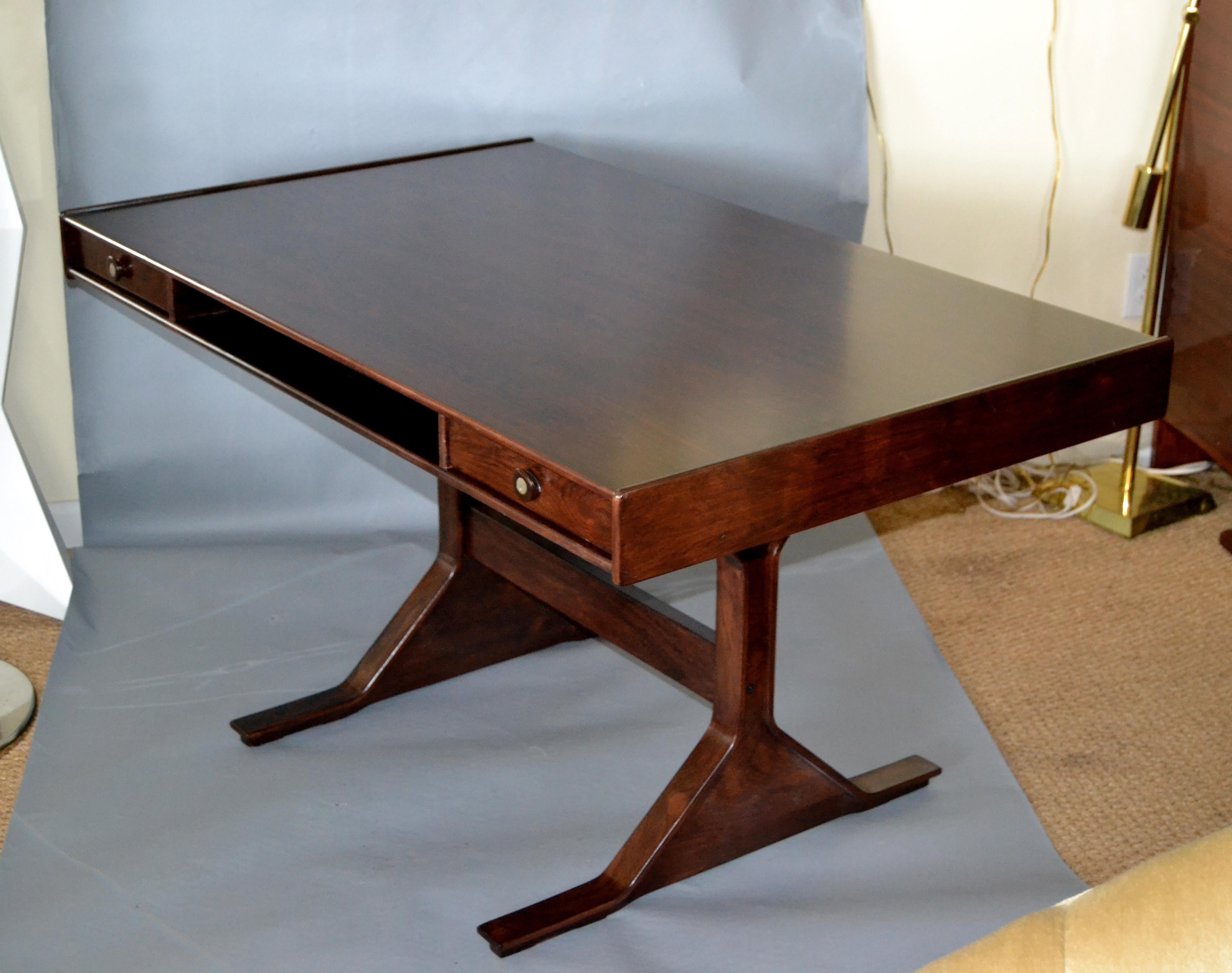 Gianfranco Frattini Mid-Century Modern Rosewood Desk Writing Table Bernini Italy In Good Condition In Miami, FL