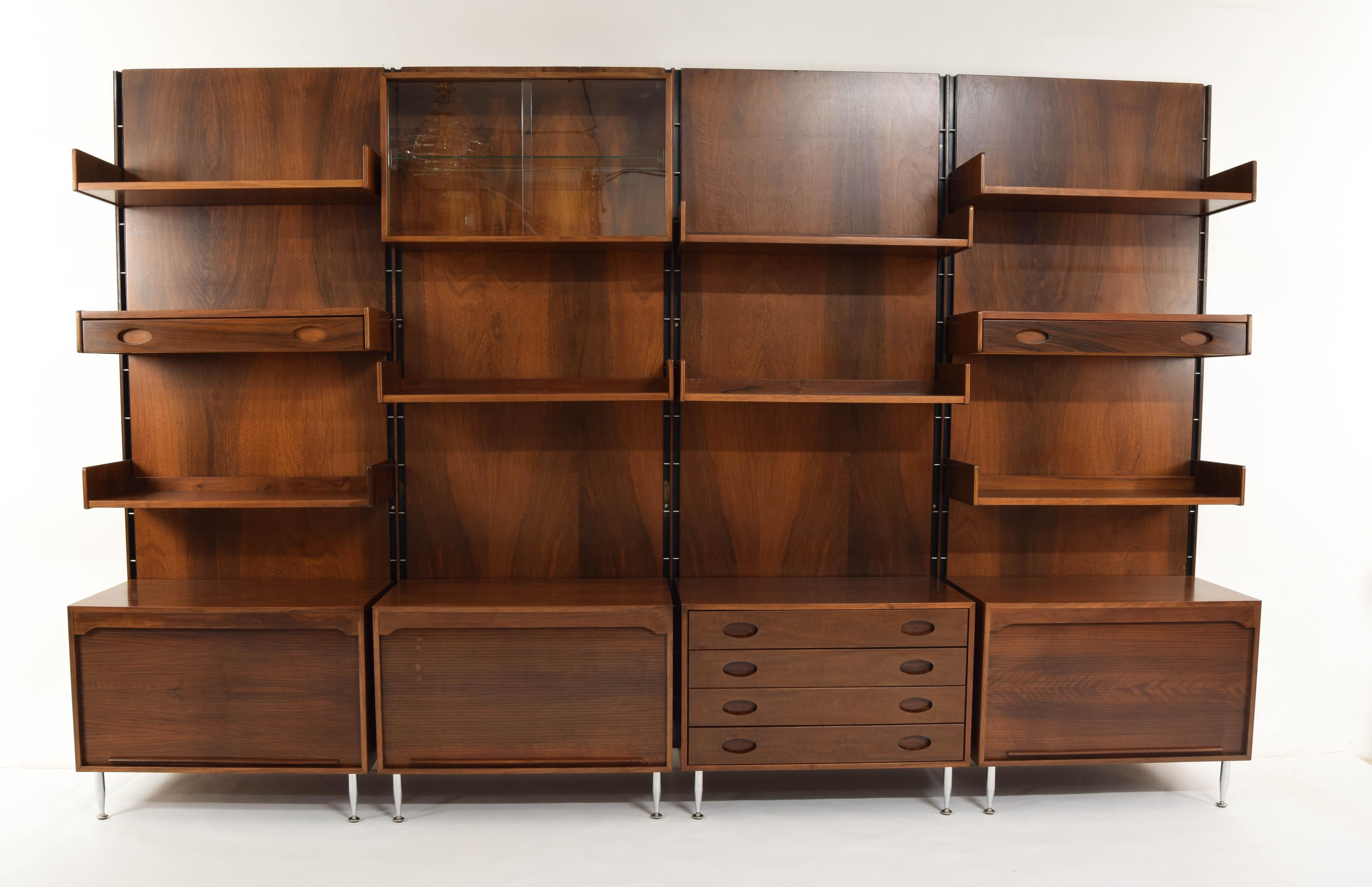 Gianfranco Frattini Mid-Century Modern Wall Unit, Italy 1960 3