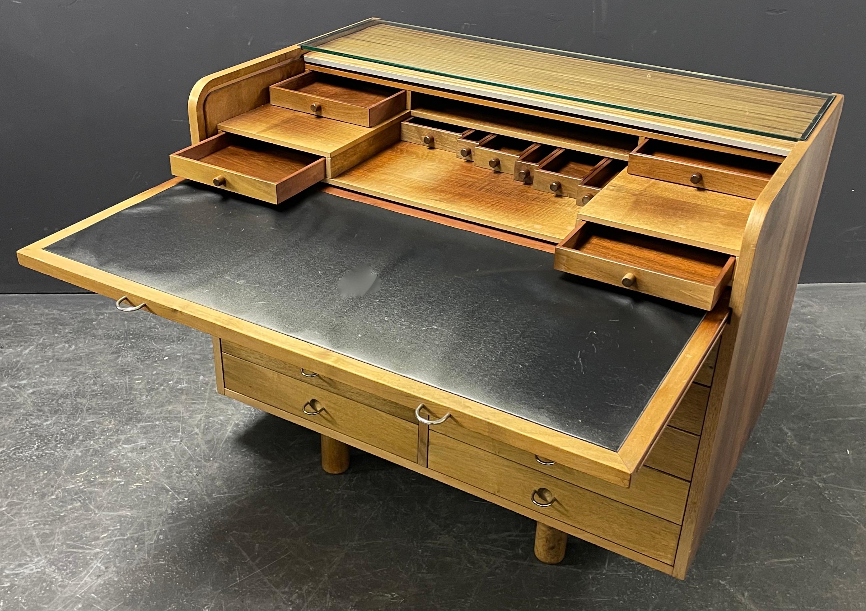 Gianfranco Frattini Mod. 804 Rolltop Desk For Sale 6