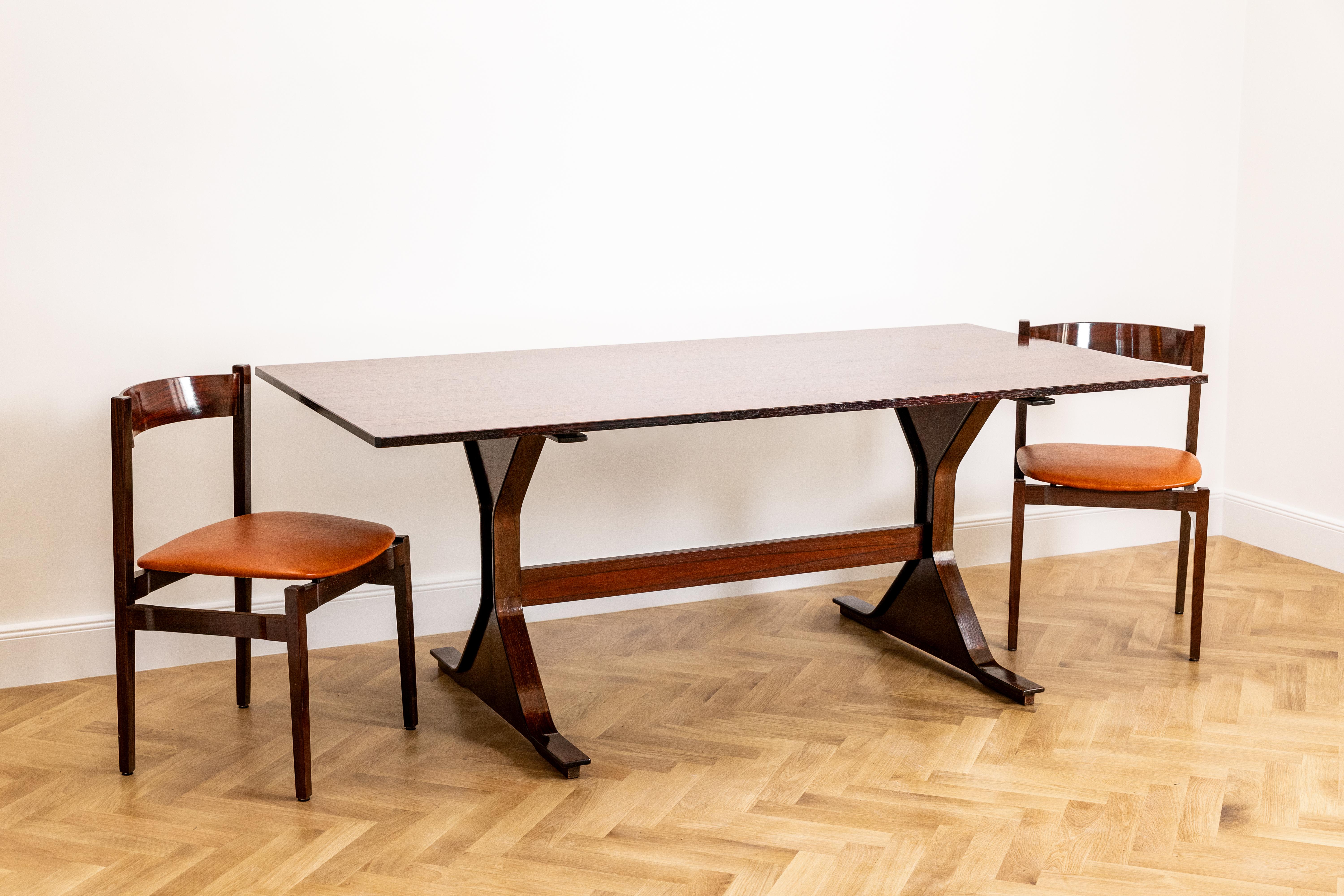 Table de salle à manger Gianfranco Frattini Model No 522 en Palo Santo pour Bernini, Italie en vente 1