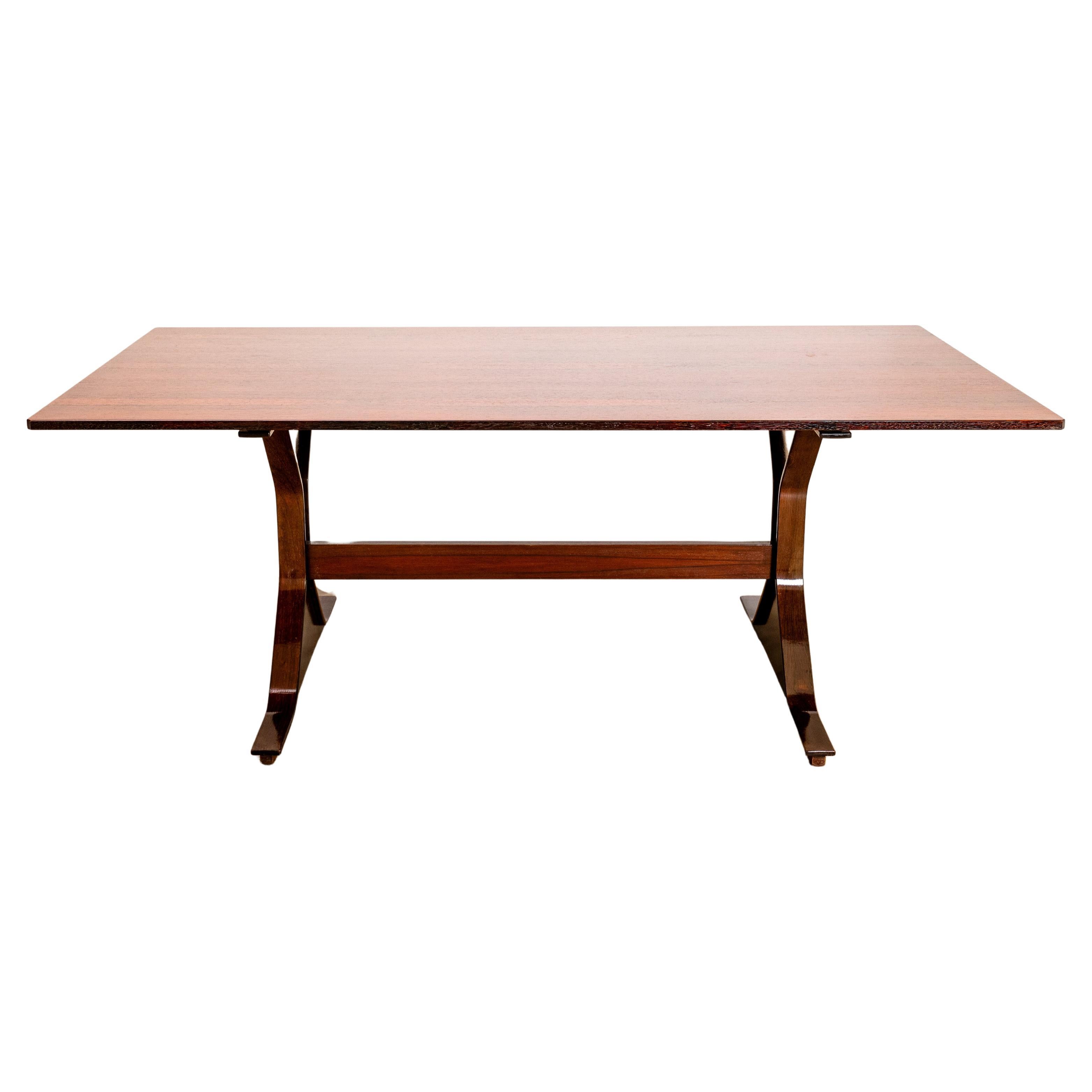 Table de salle à manger Gianfranco Frattini Model No 522 en Palo Santo pour Bernini, Italie