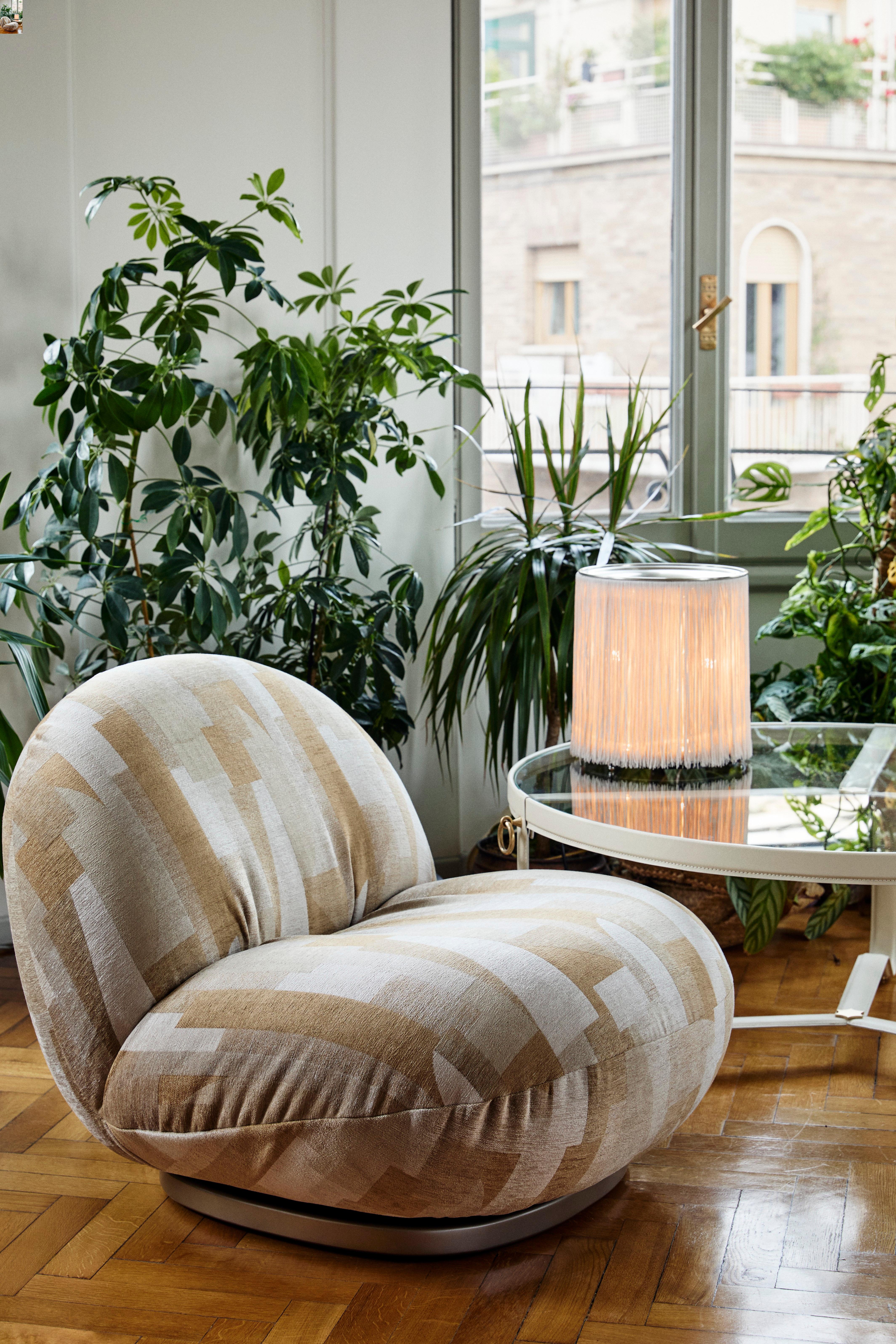 Contemporary Gianfranco Frattini Model 597 Table Lamp Cream Fringe Aluminium for GUBI For Sale