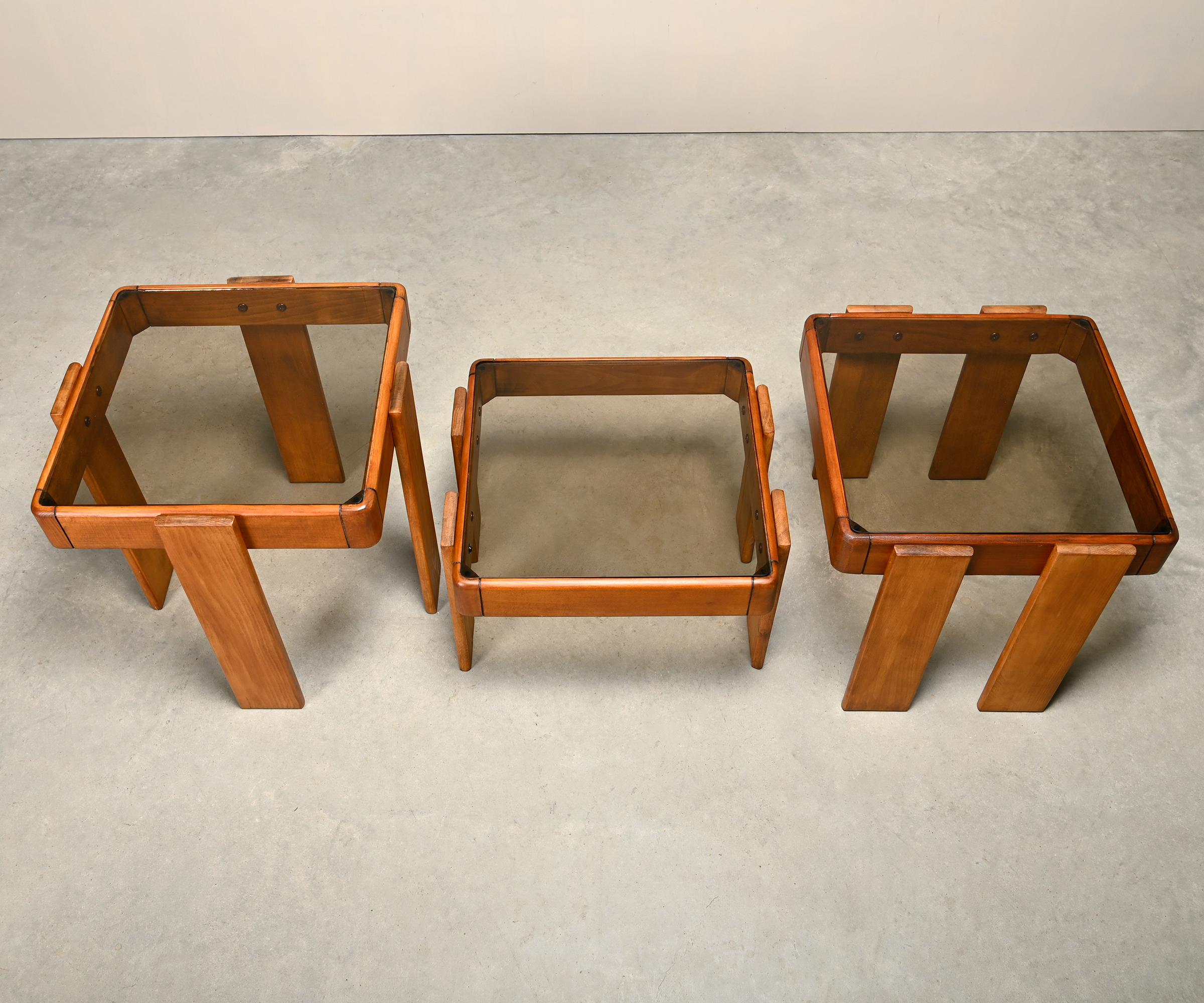 Gianfranco Frattini Nesting Tables in stained wood for Cassina and Meblo, 1970's For Sale 4