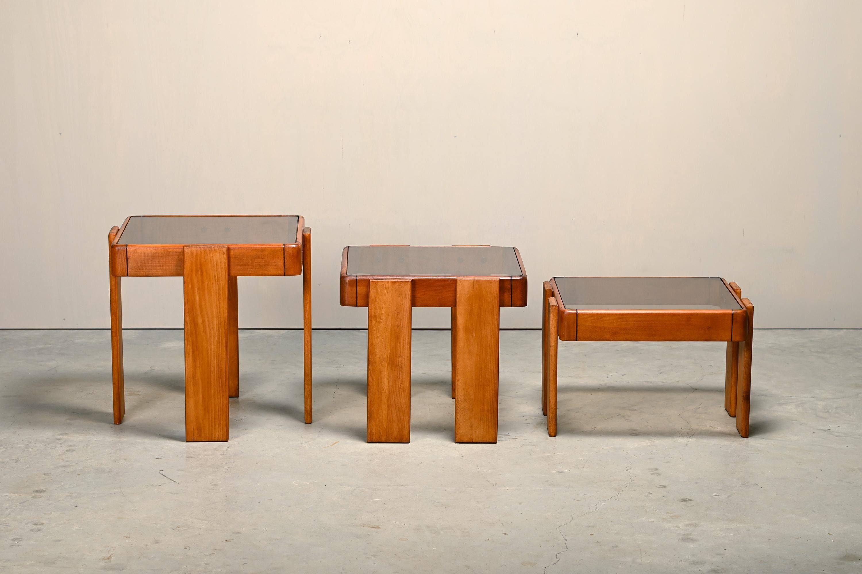 Italian Gianfranco Frattini Nesting Tables in stained wood for Cassina and Meblo, 1970's For Sale