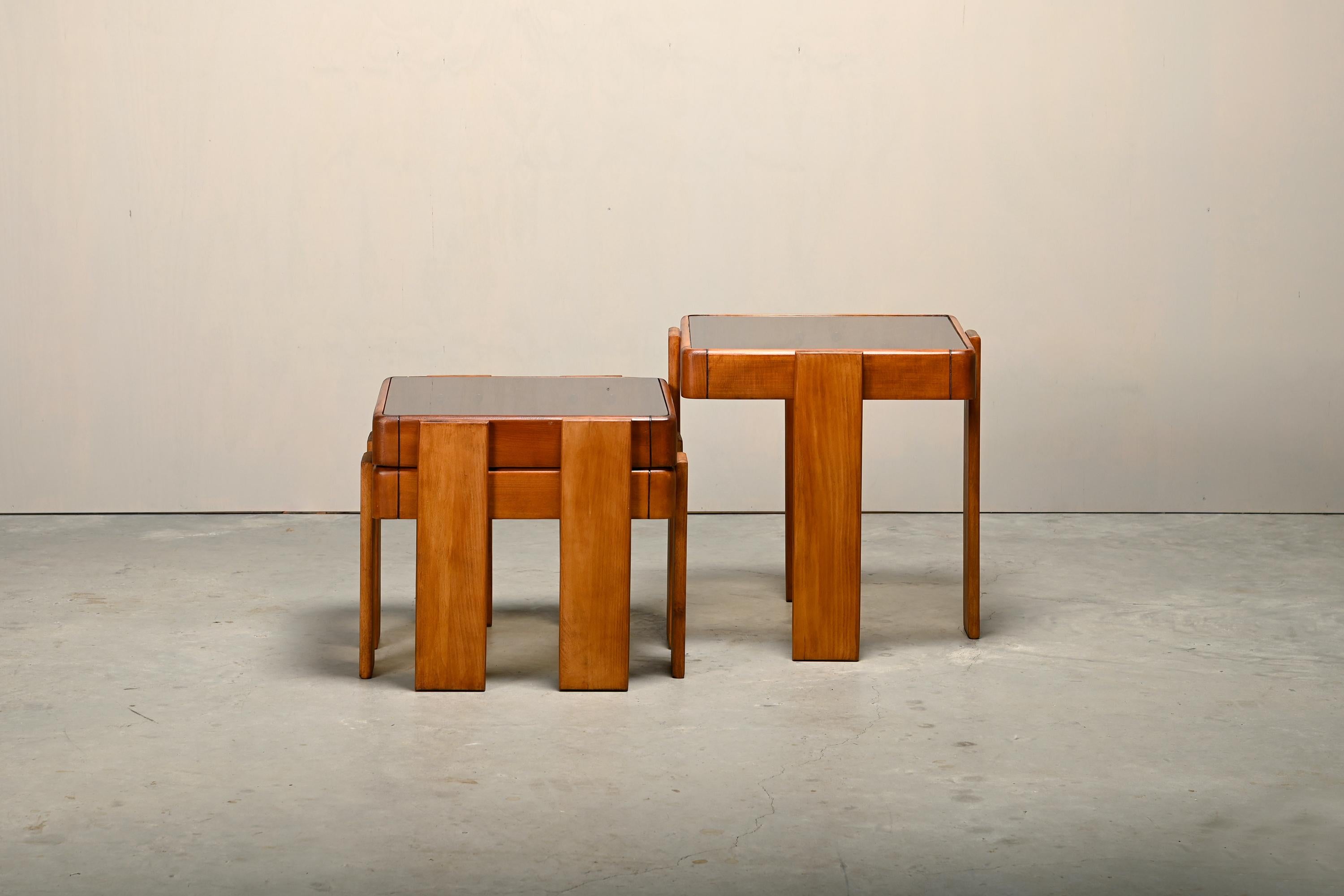 Gianfranco Frattini Nesting Tables in stained wood for Cassina and Meblo, 1970's In Good Condition For Sale In Amsterdam, NL