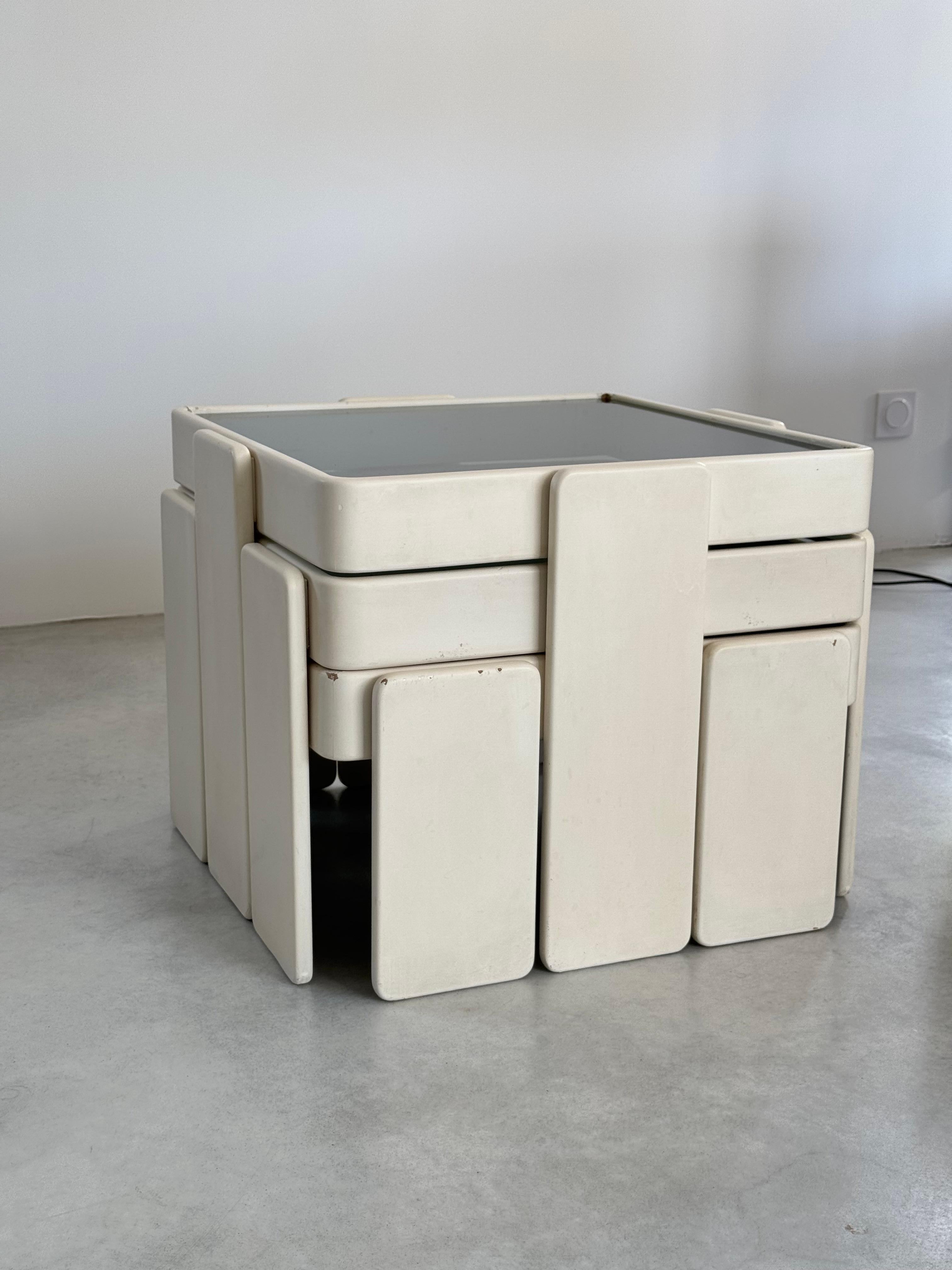 Mesas nido Gianfranco Frattini, diseño de la era espacial, Cassina, Italia hacia 1970 en venta 3