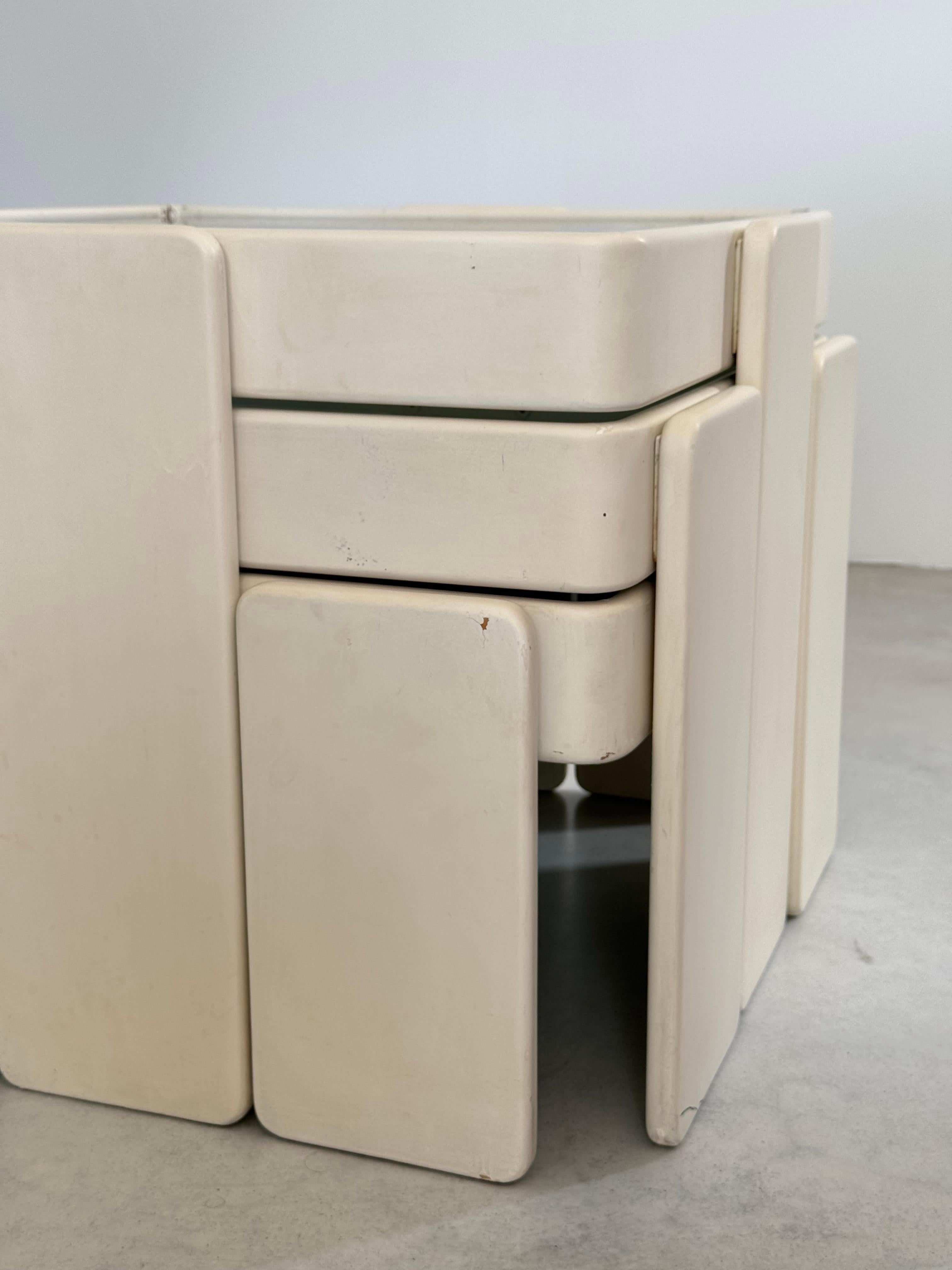 Mesas nido Gianfranco Frattini, diseño de la era espacial, Cassina, Italia hacia 1970 en venta 4