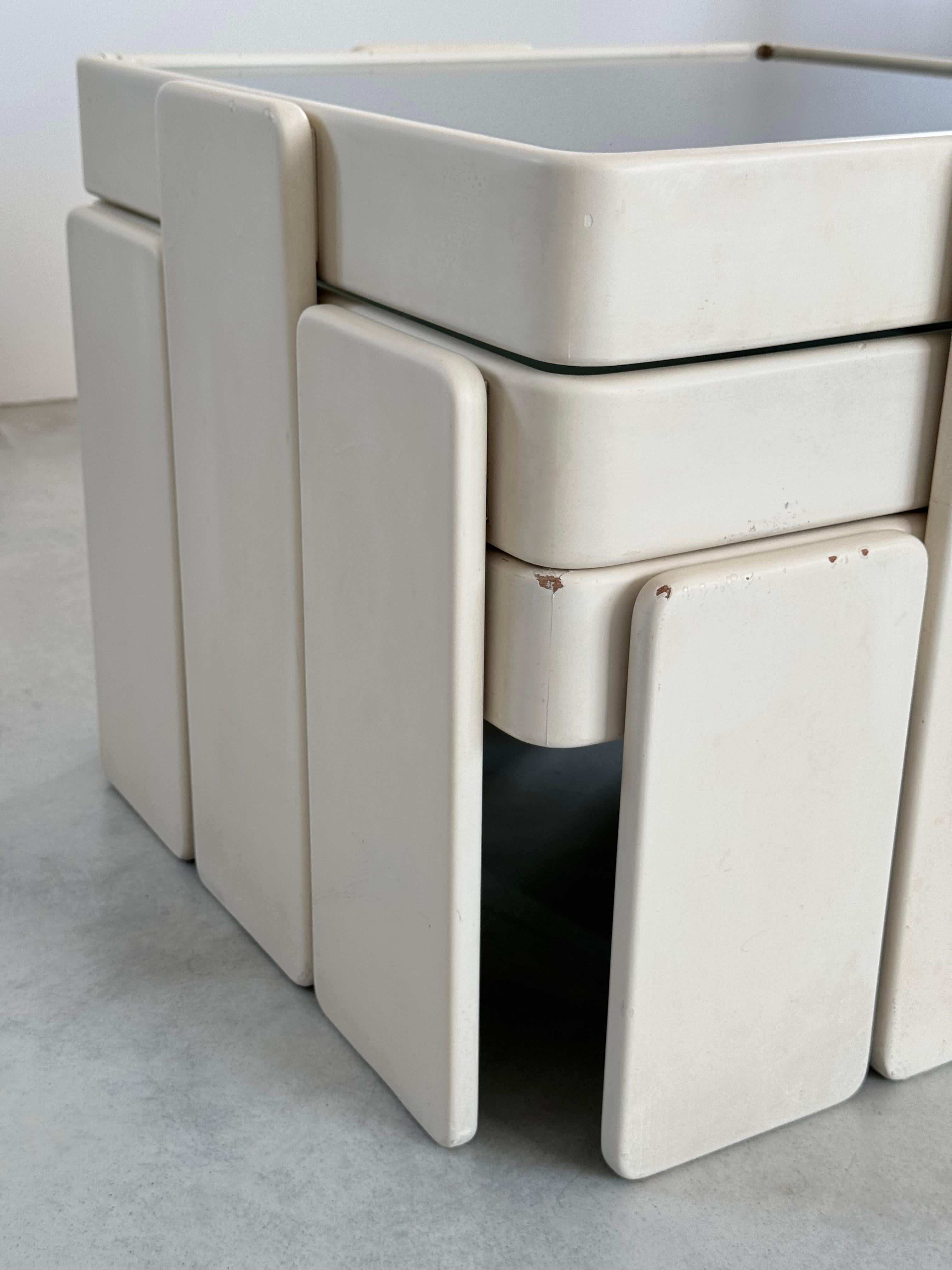 Mesas nido Gianfranco Frattini, diseño de la era espacial, Cassina, Italia hacia 1970 en venta 5
