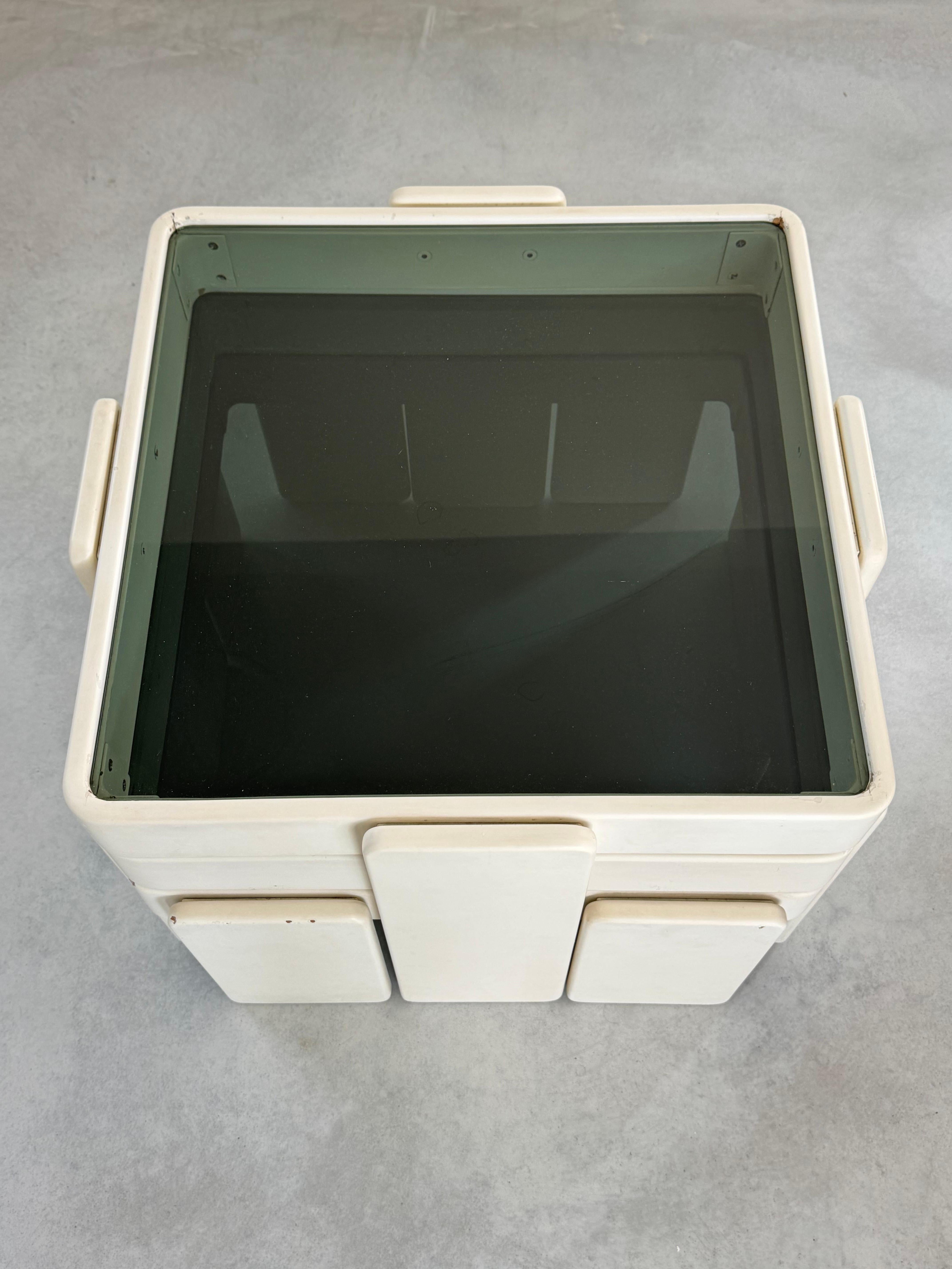 Mesas nido Gianfranco Frattini, diseño de la era espacial, Cassina, Italia hacia 1970 en venta 10