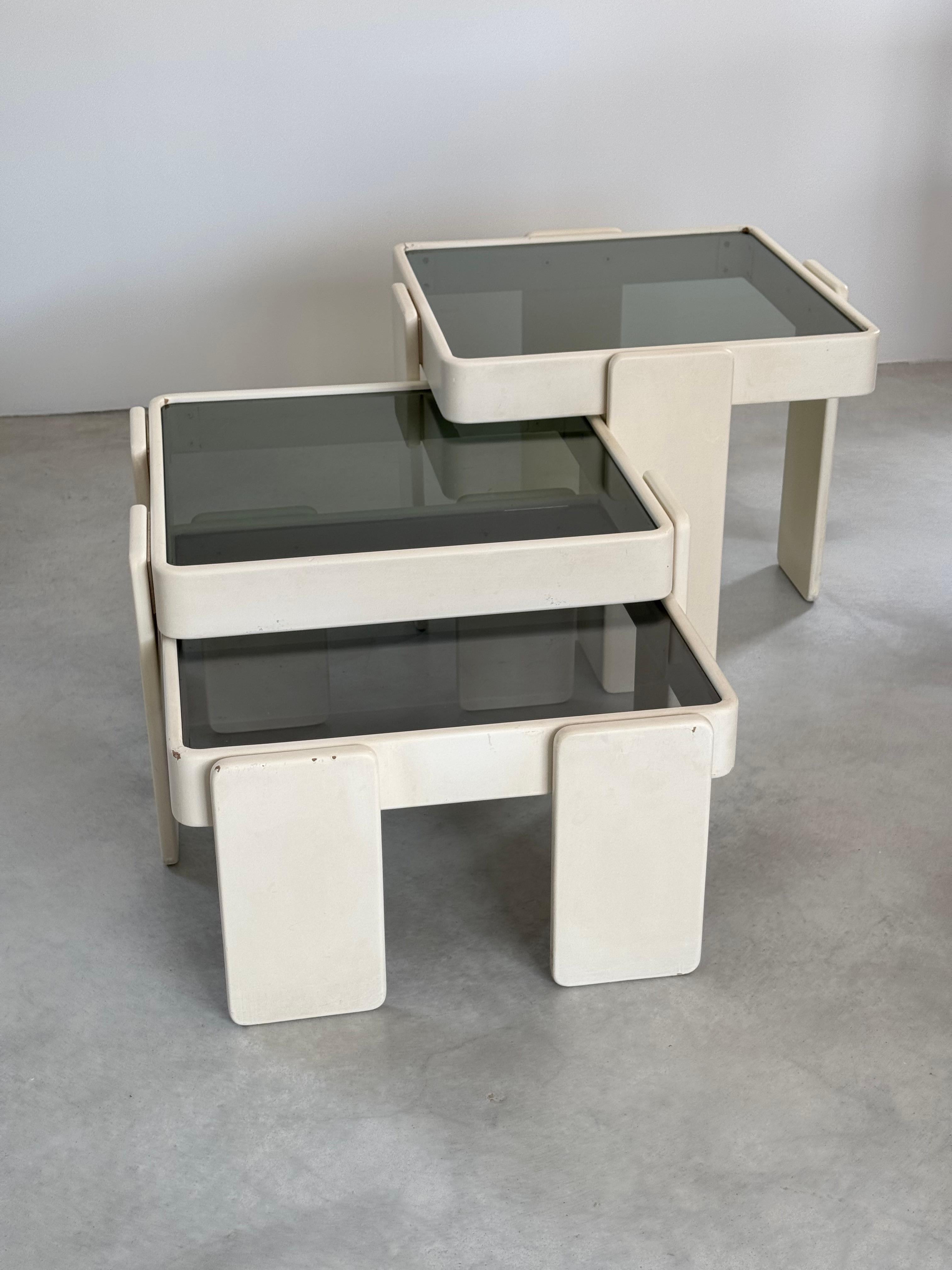 Mesas nido Gianfranco Frattini, diseño de la era espacial, Cassina, Italia hacia 1970 en Bueno estado para la venta en leucate, FR