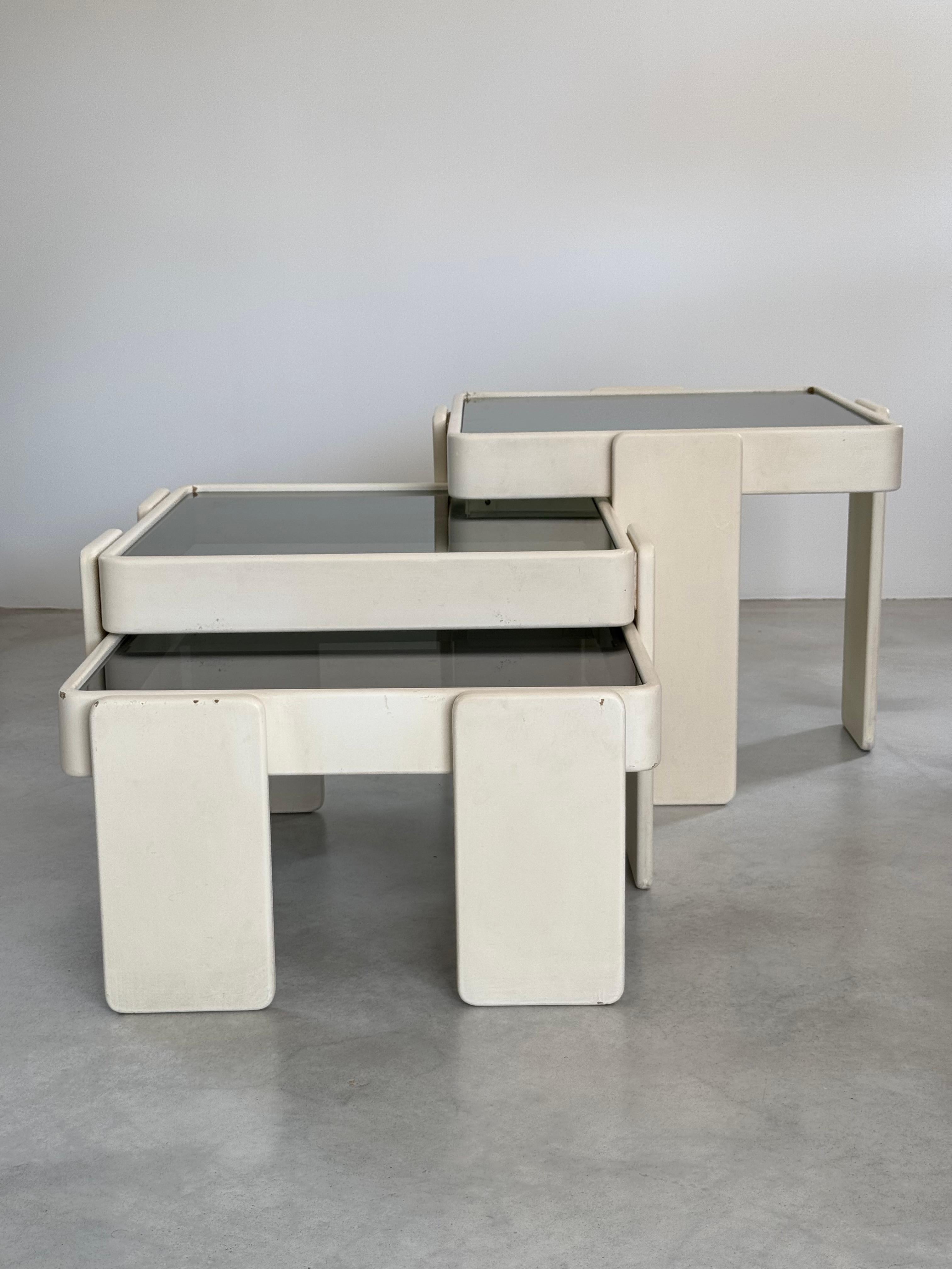 Mesas nido Gianfranco Frattini, diseño de la era espacial, Cassina, Italia hacia 1970 finales del siglo XX en venta