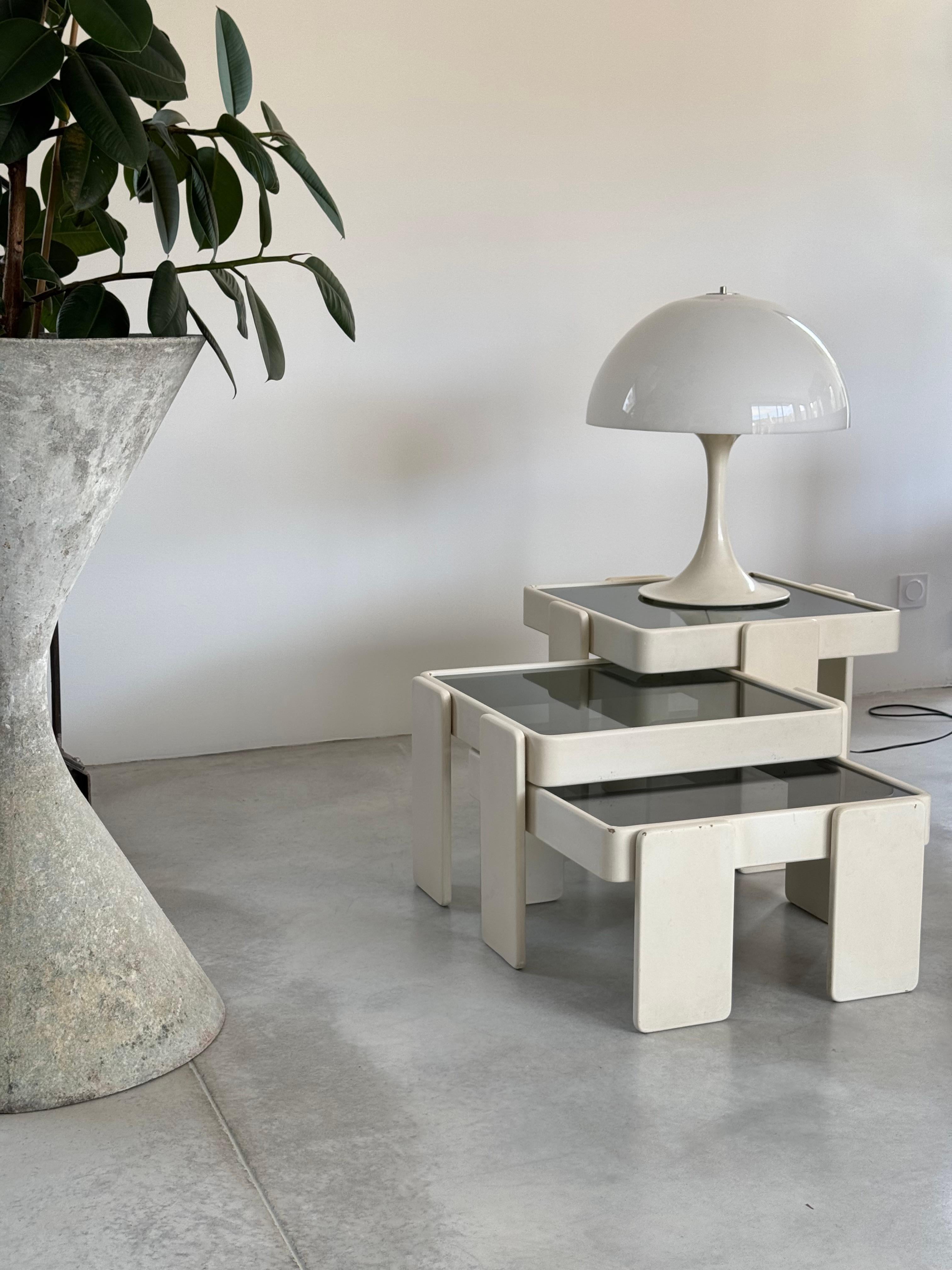 Mesas nido Gianfranco Frattini, diseño de la era espacial, Cassina, Italia hacia 1970 en venta 1