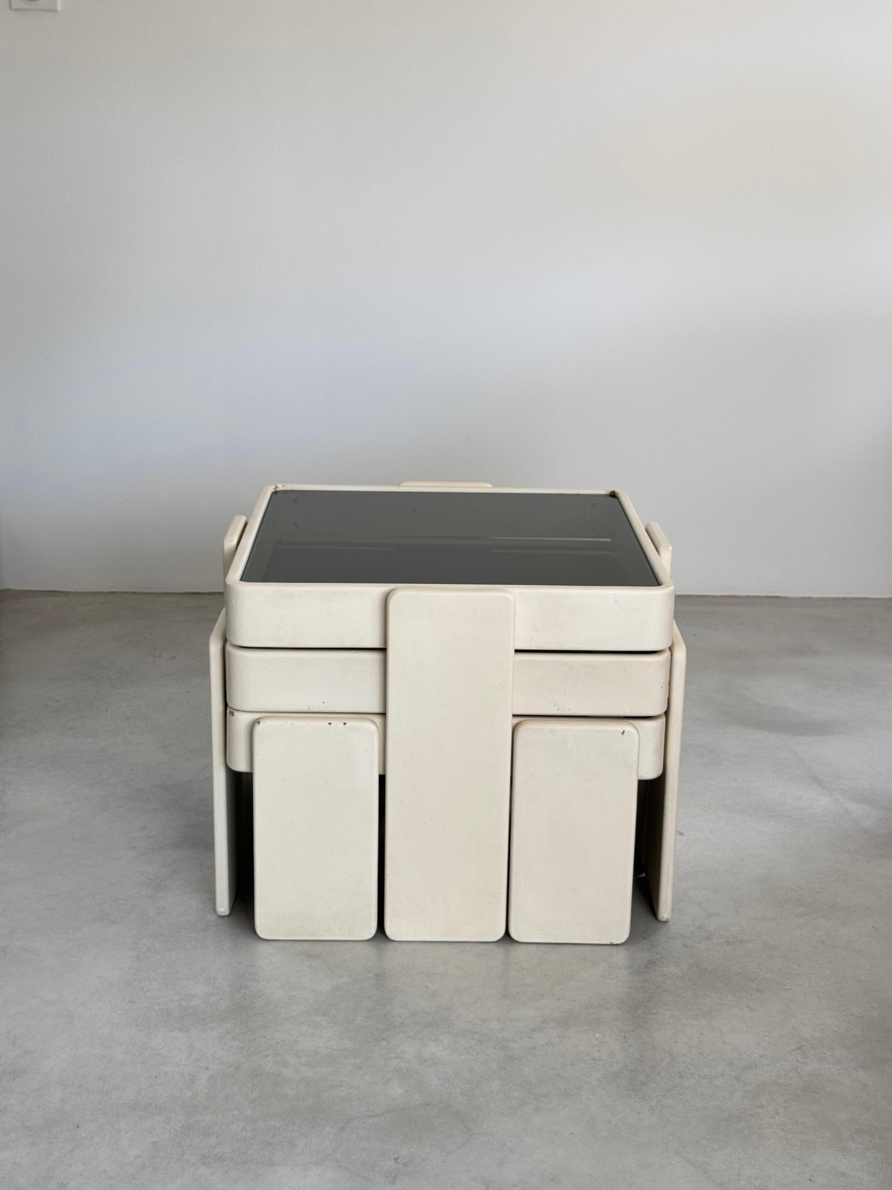 Mesas nido Gianfranco Frattini, diseño de la era espacial, Cassina, Italia hacia 1970 en venta 2