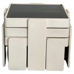 Gianfranco Frattini Tavolini da nido, design spaziale, Cassina, Italia circa anni '70